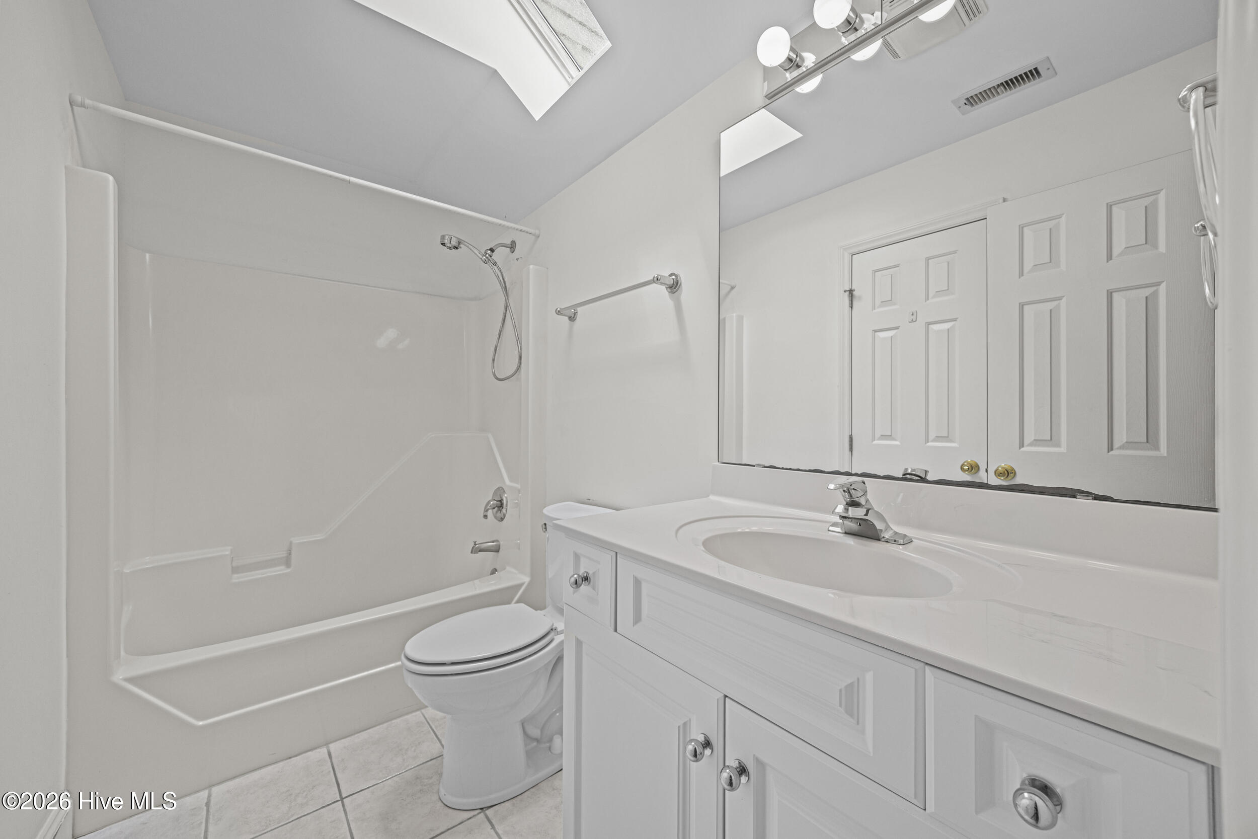 100569840 | Photo 44