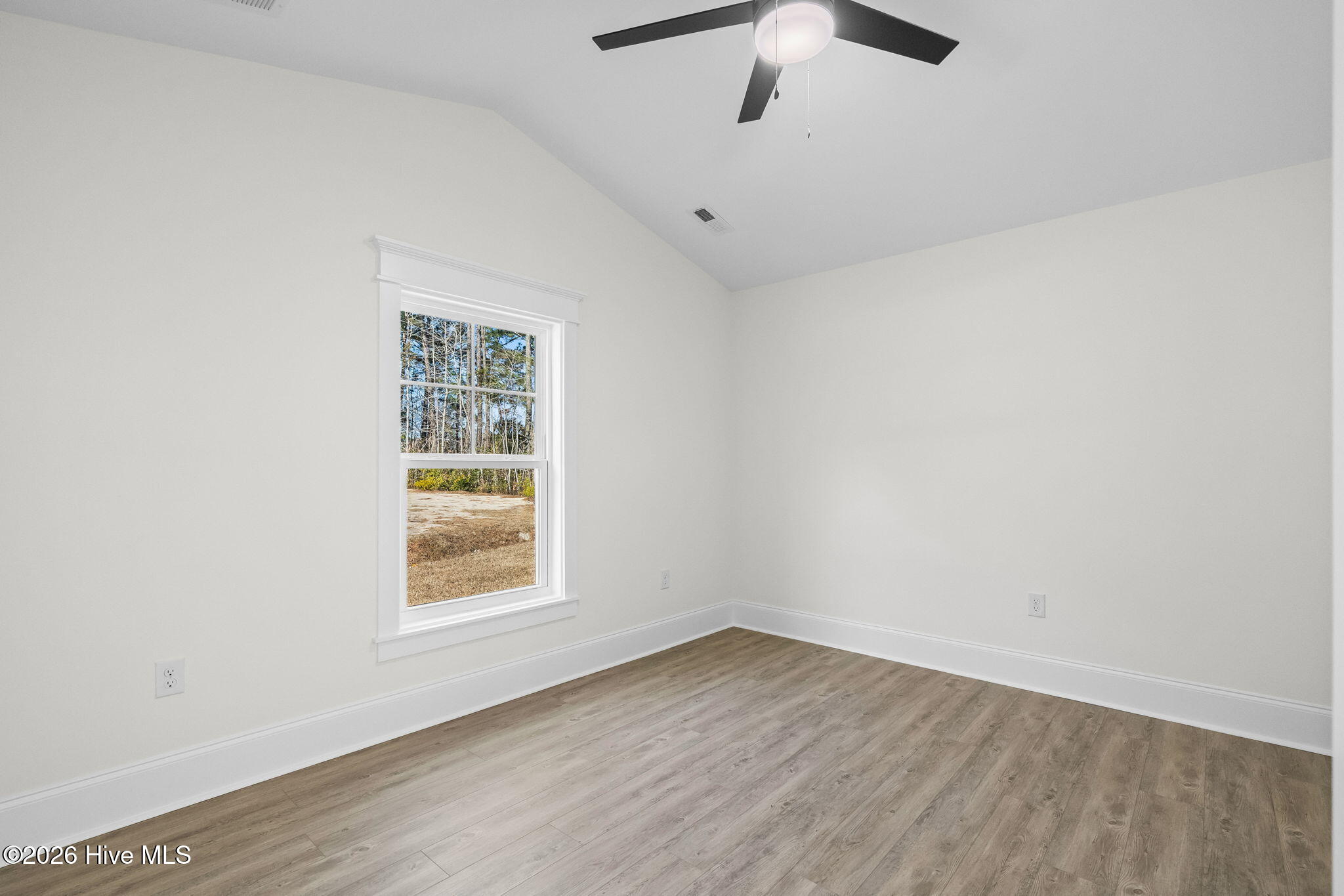 100552175 | Photo 35