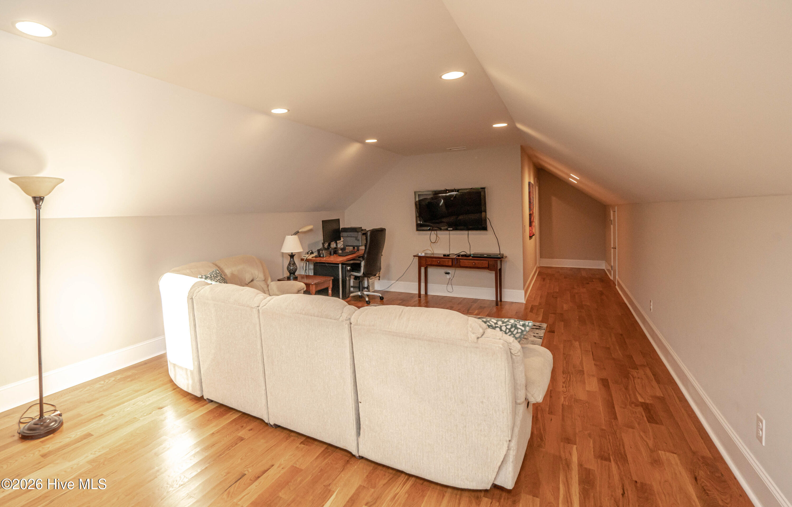 100550389 | Photo 69