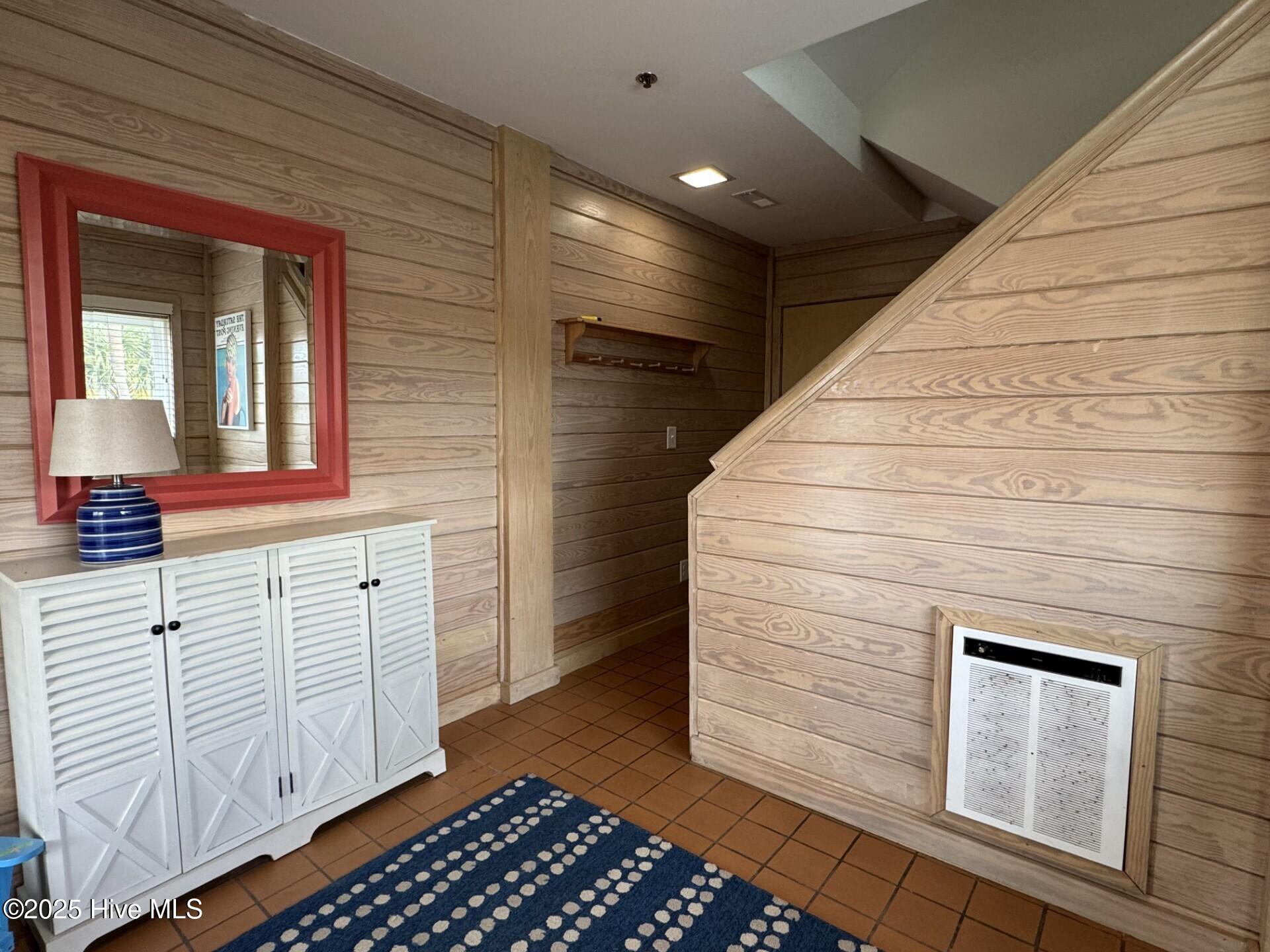 100536817 | Photo 16