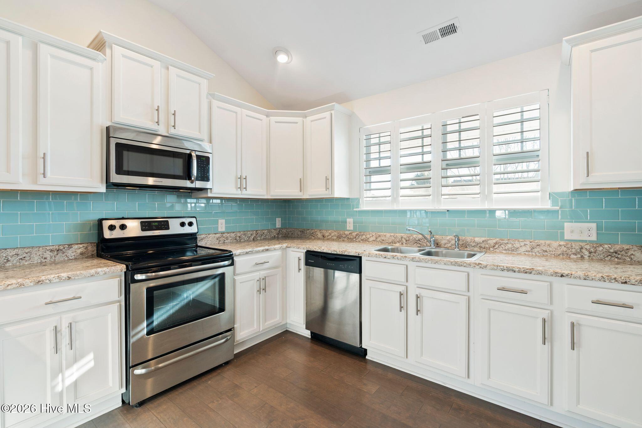 100564909 | Photo 13