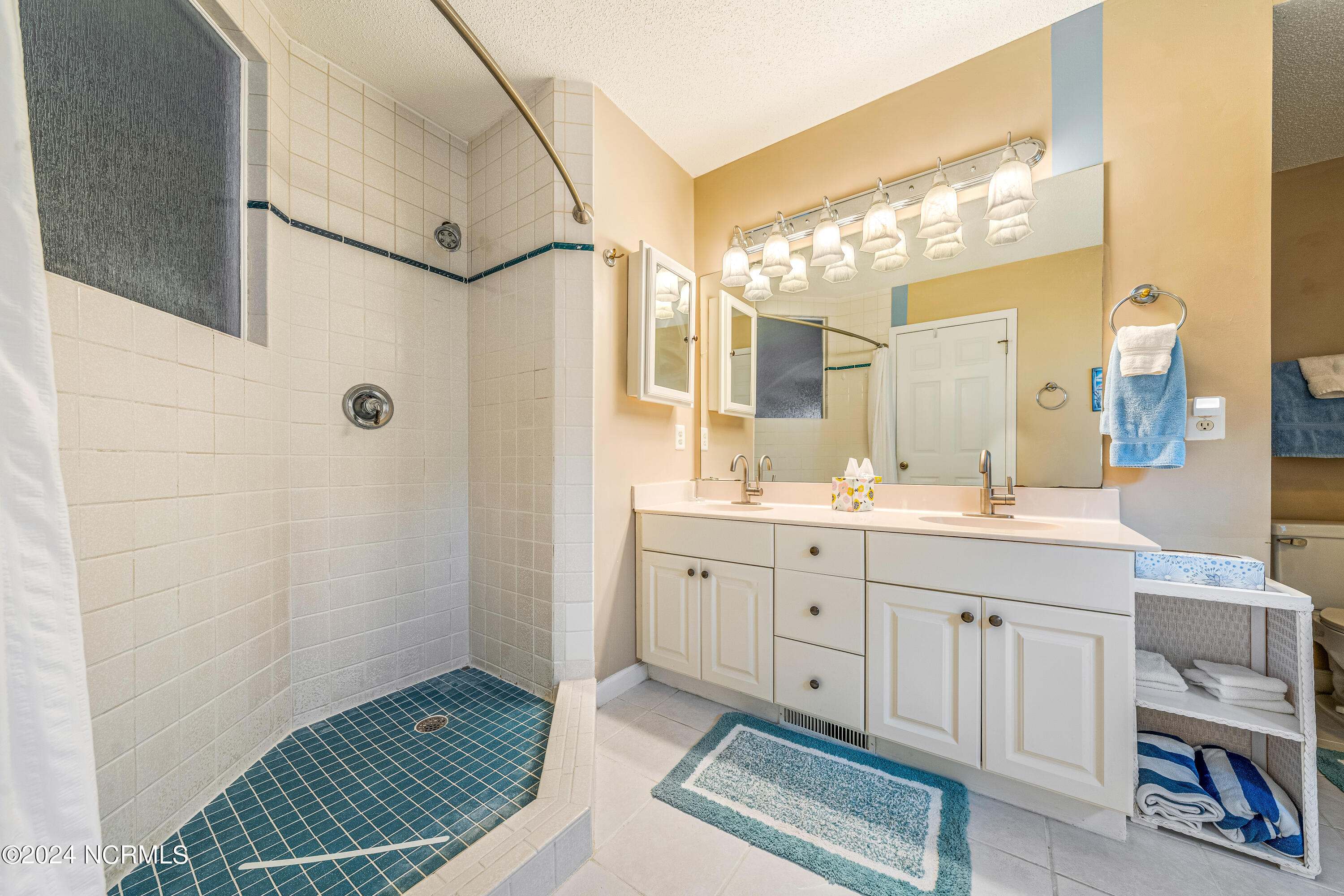 100534045 | Photo 19