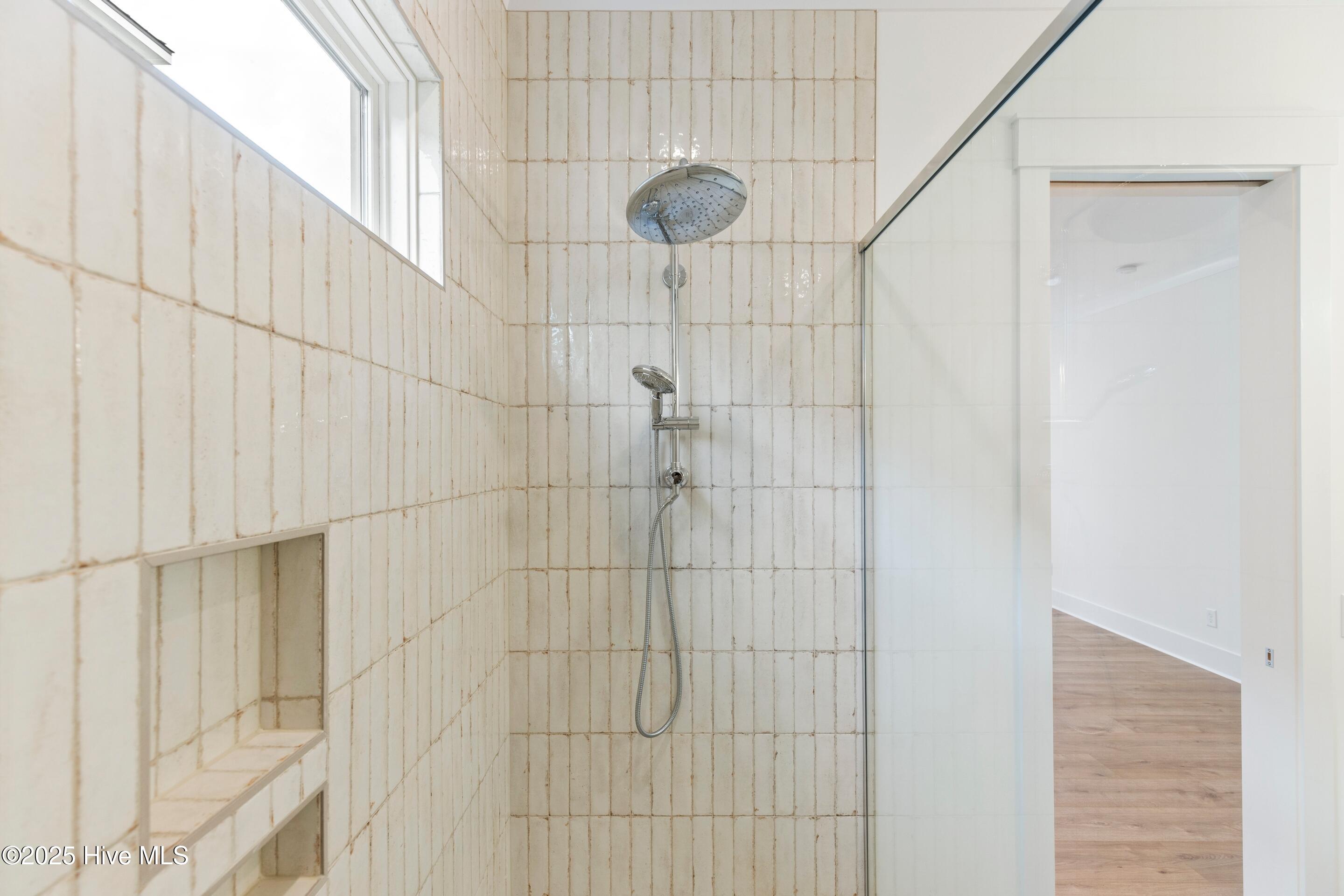 100542273 | Photo 47