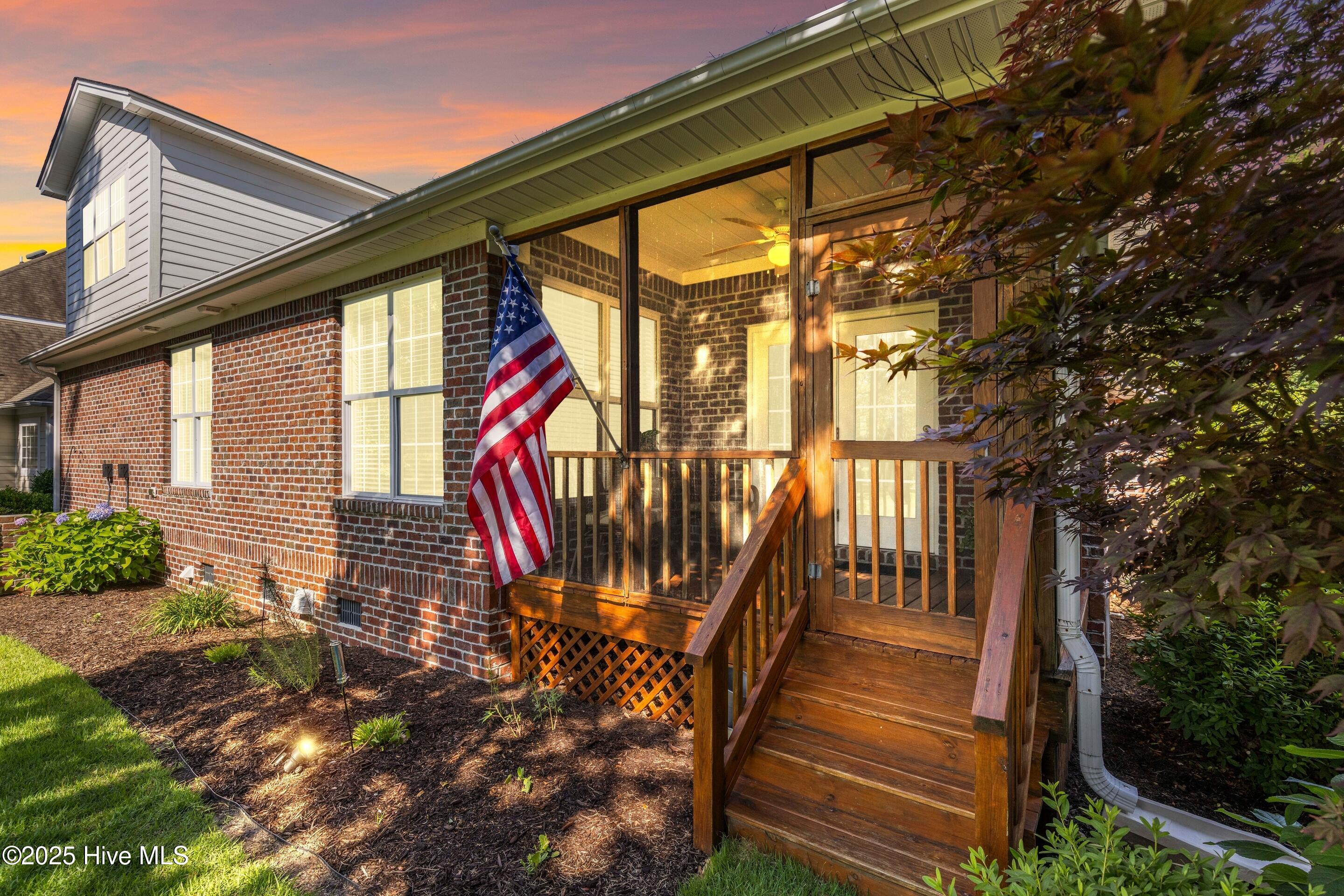 100514713 | Photo 53