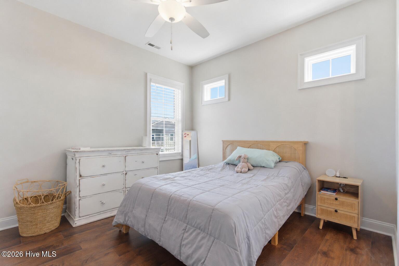 100570056 | Photo 35