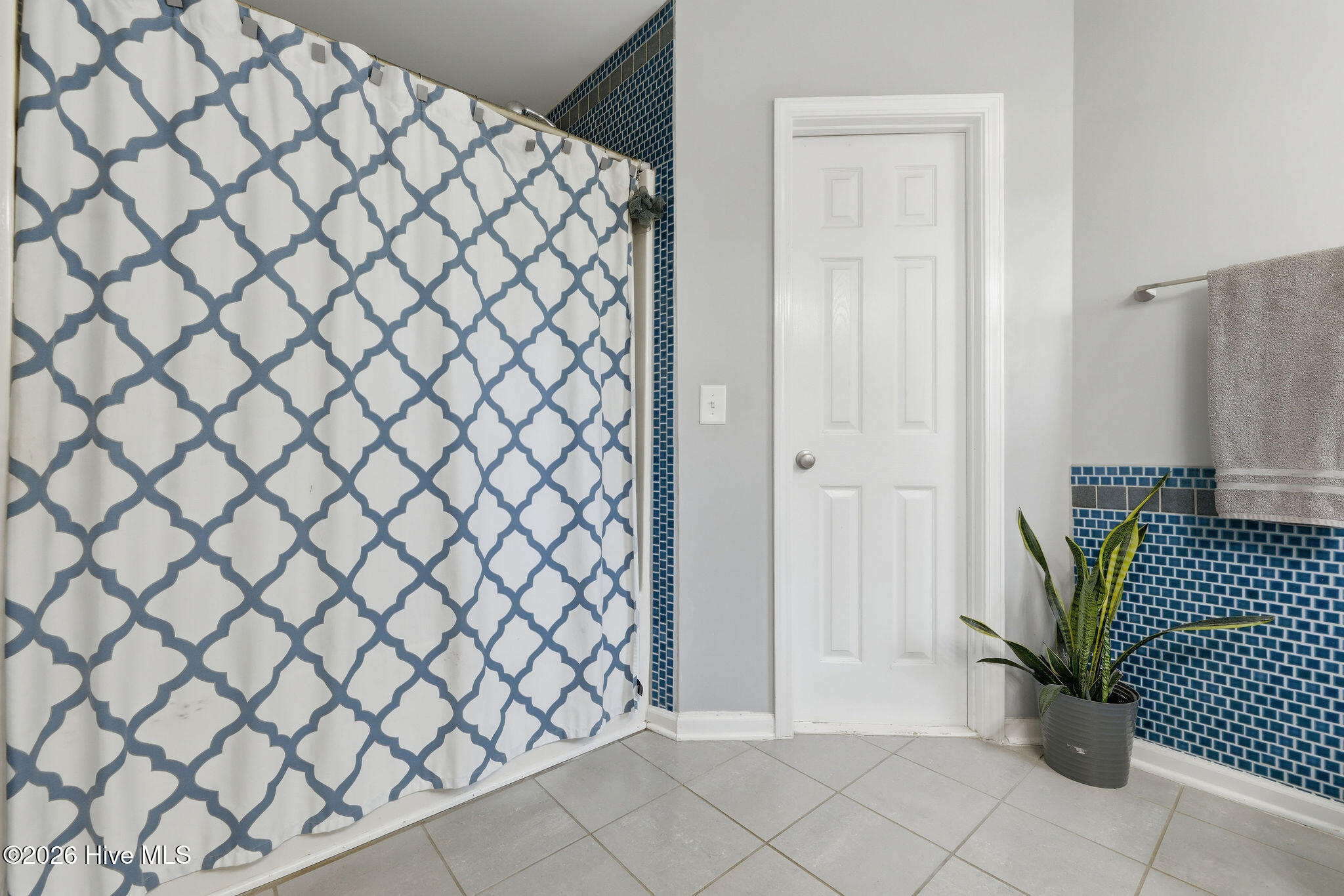 100565311 | Photo 44