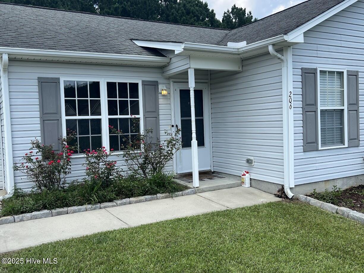 Homes for sale in Burgaw, NC | 206 Woodbine Ter, Burgaw, NC 28425 | MLS# 100525737