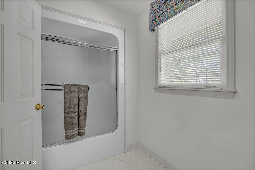 100526999 | Photo 41