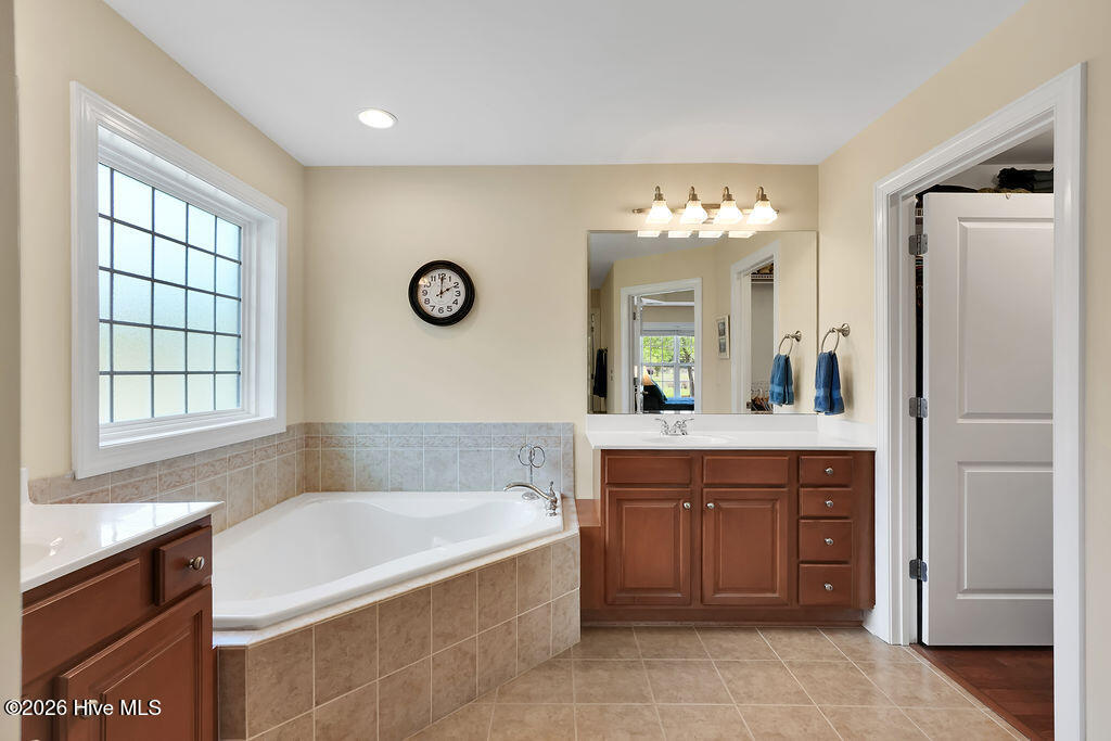 100565145 | Photo 22