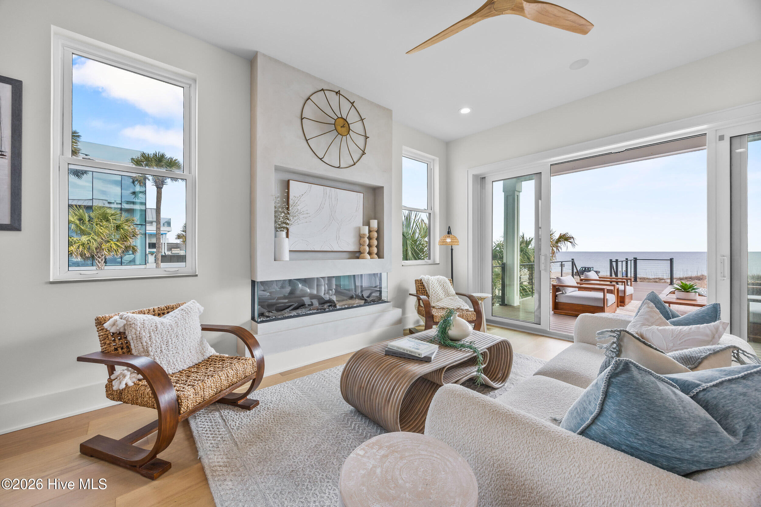 100557760 | Photo 17