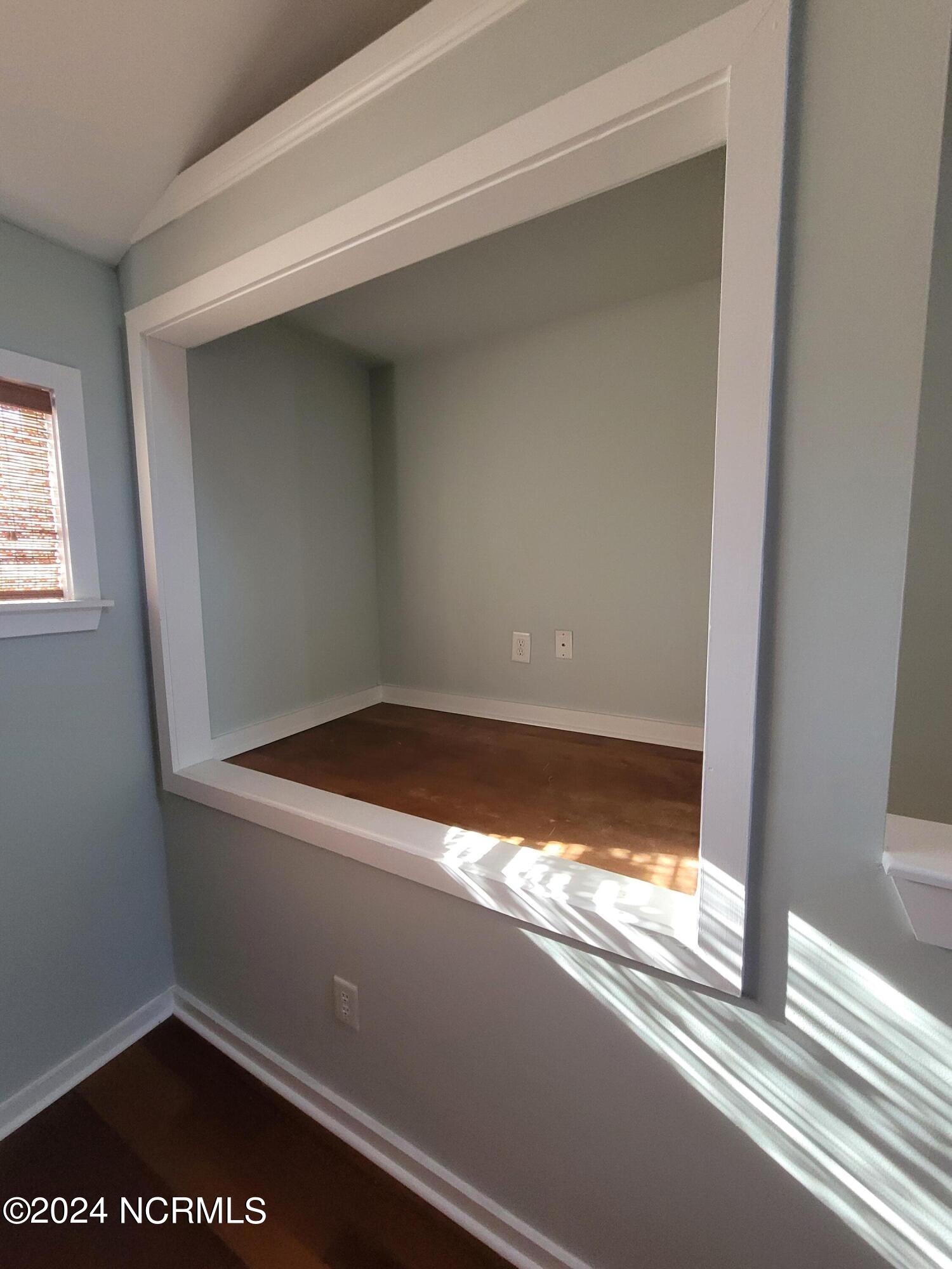 100565736 | Photo 25