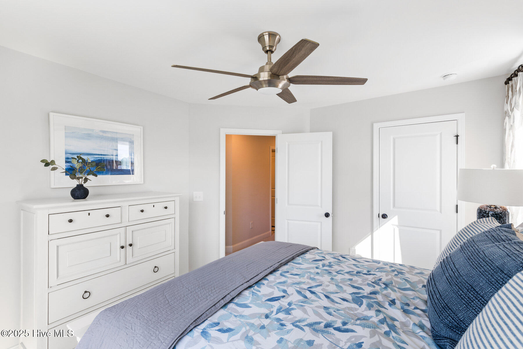 100534018 | Photo 42