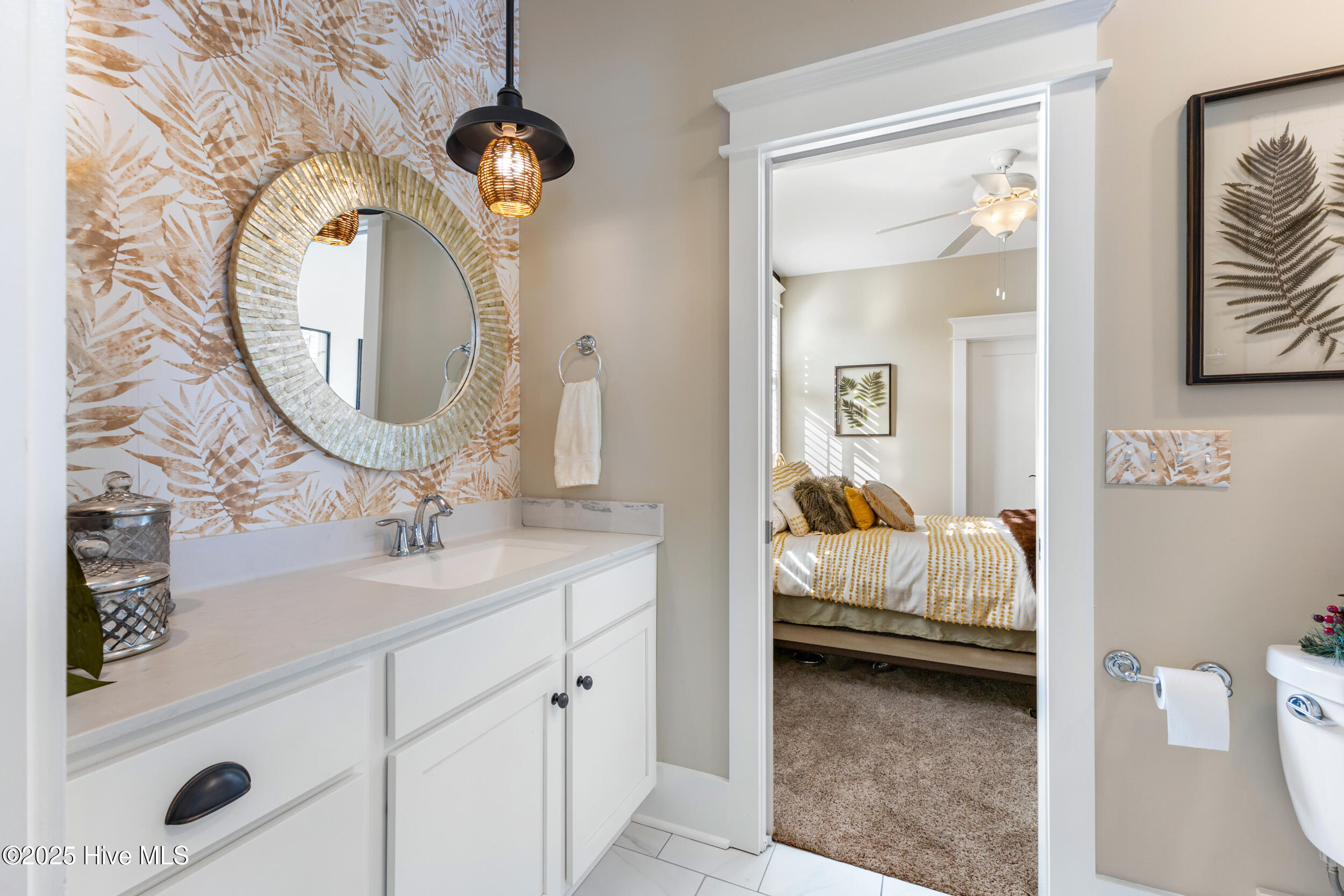 100543179 | Photo 50