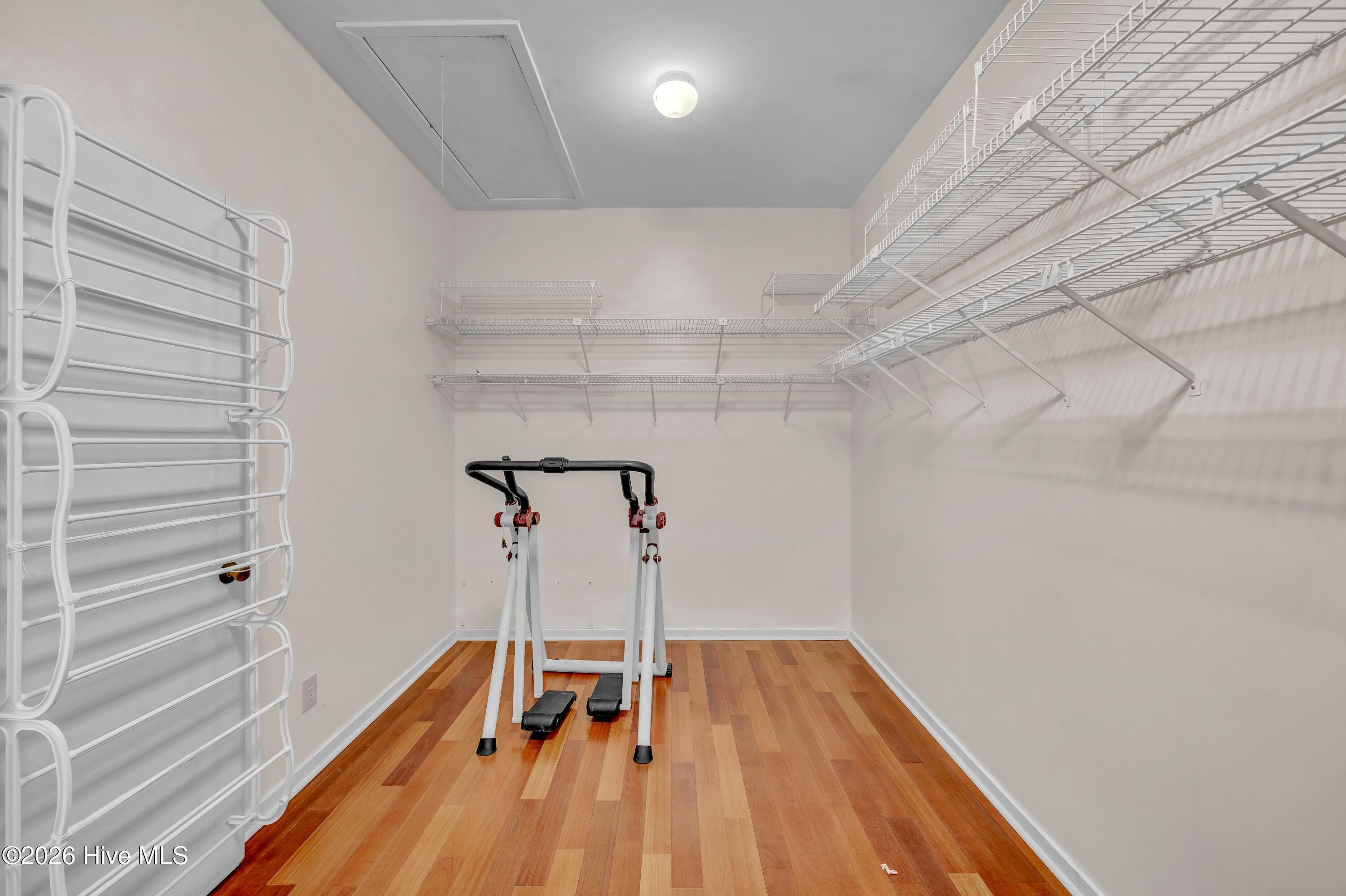 100566682 | Photo 18