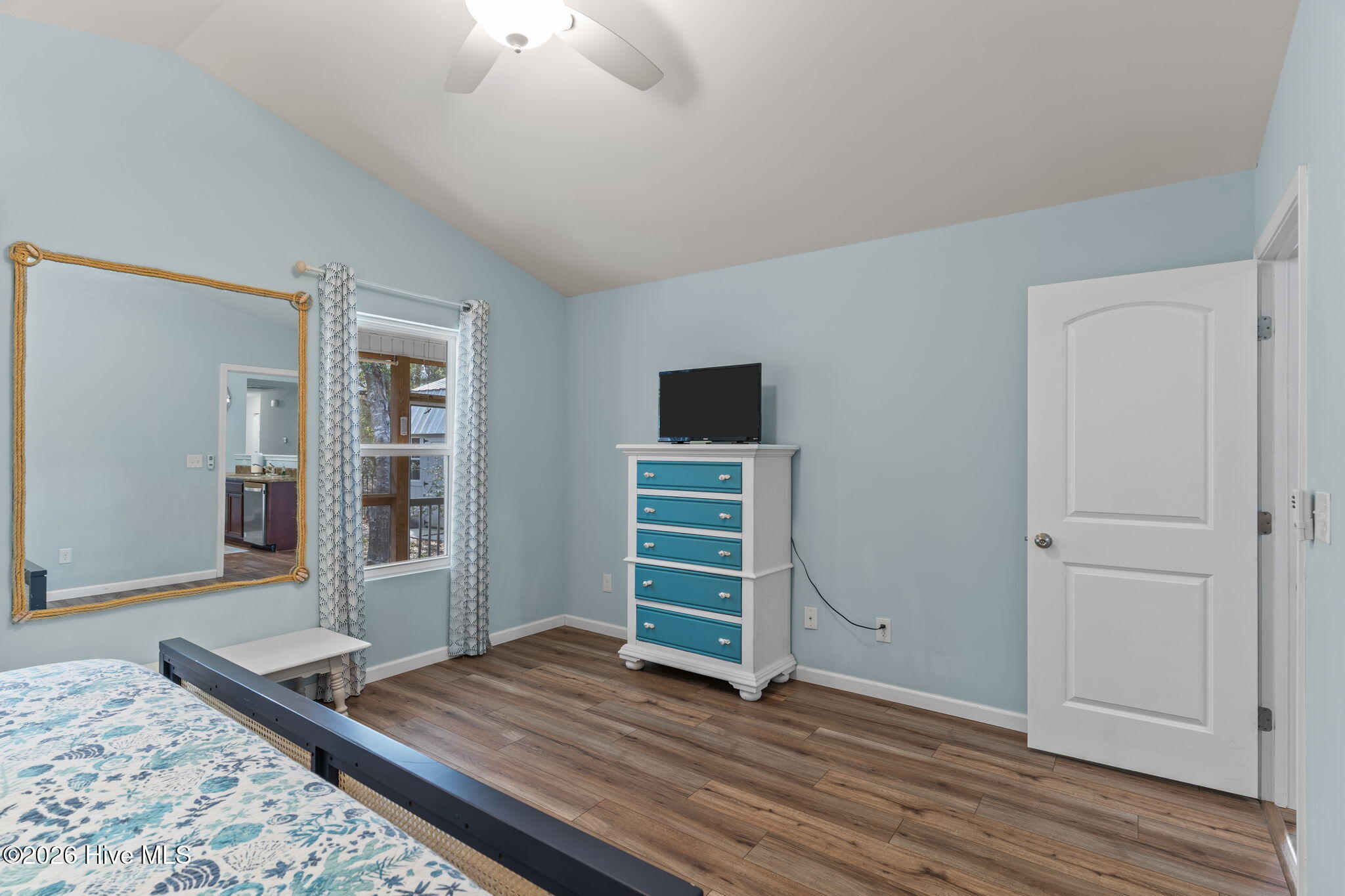 100564480 | Photo 28