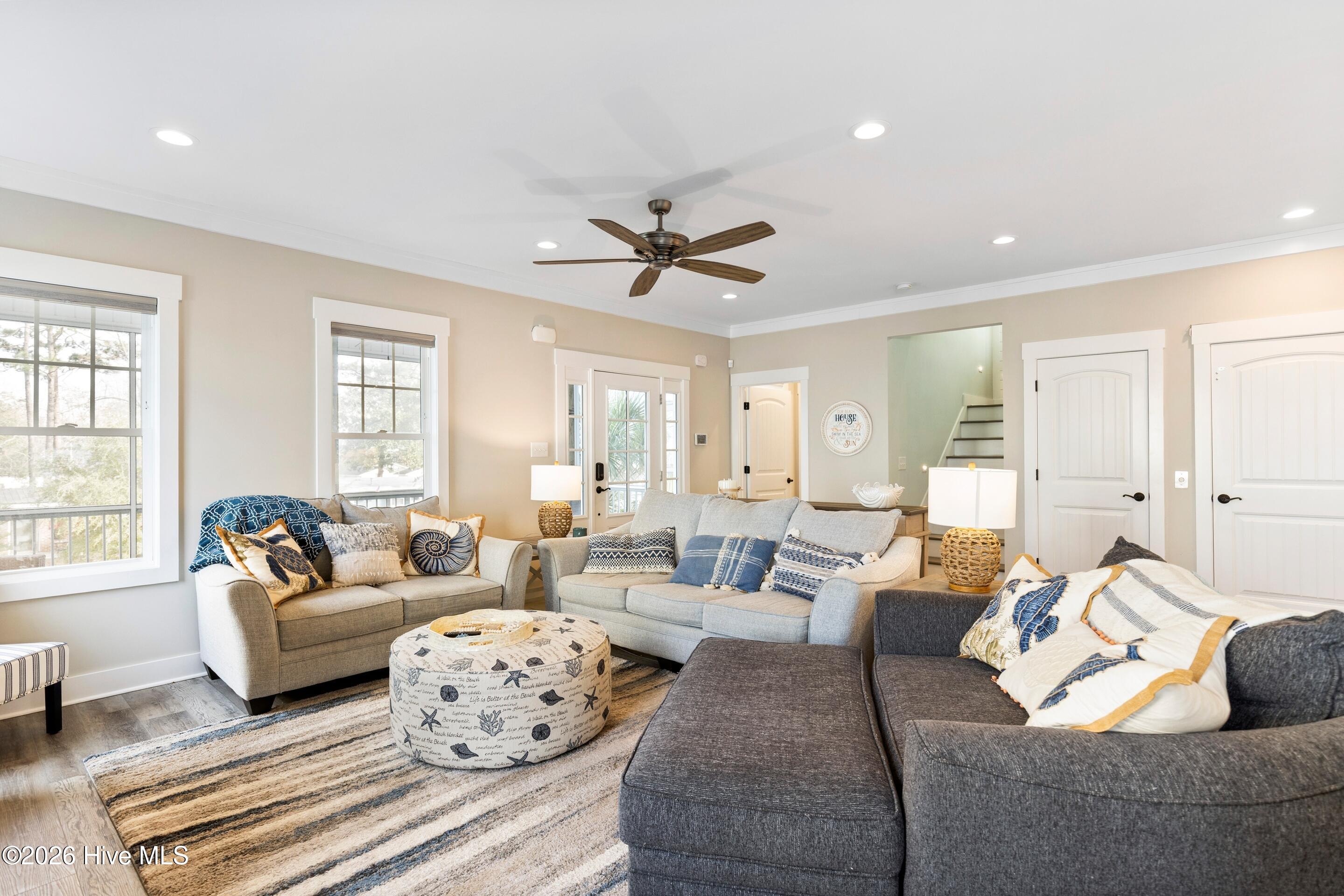 100548444 | Photo 32