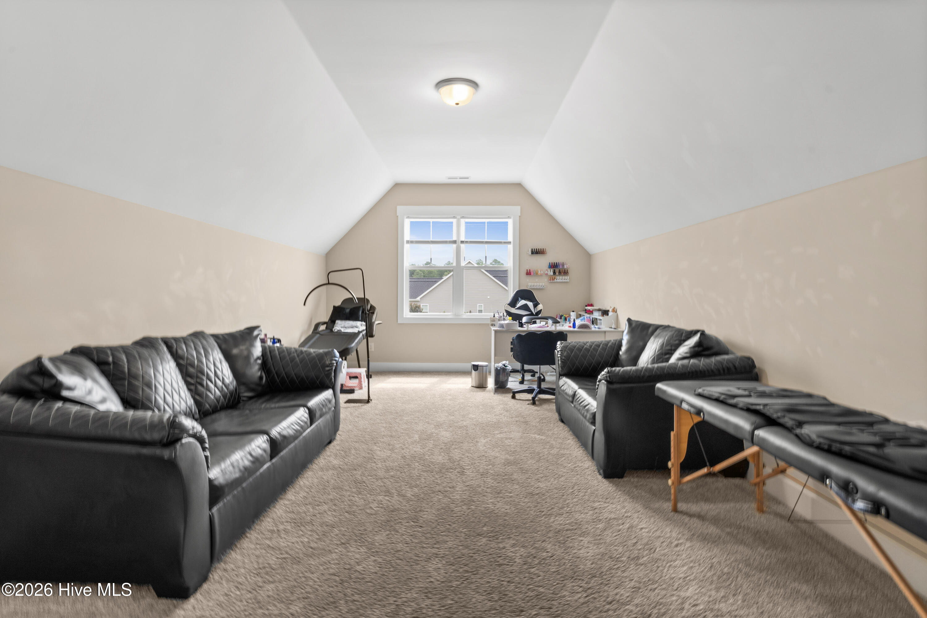 100569273 | Photo 43