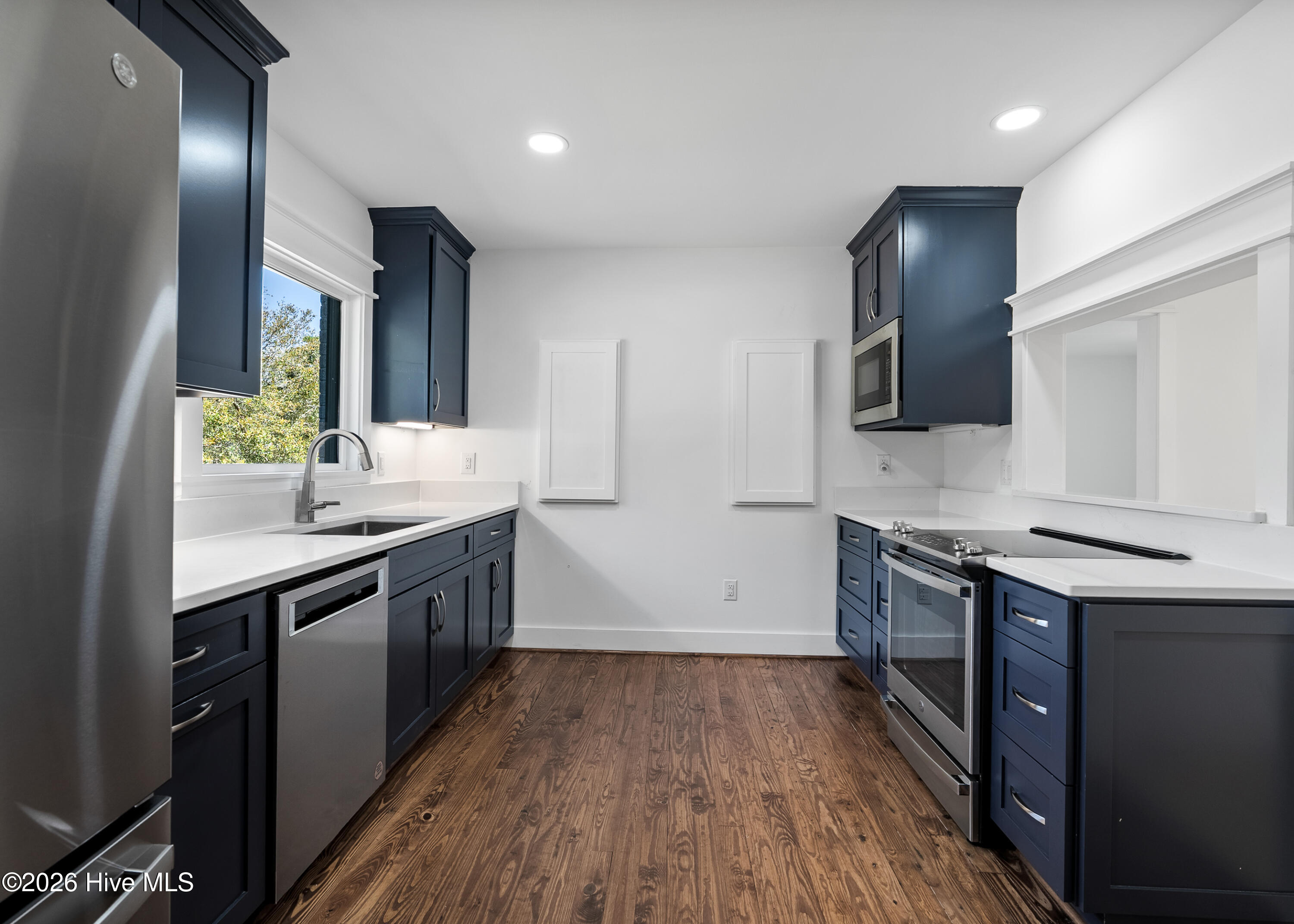 100559476 | Photo 12