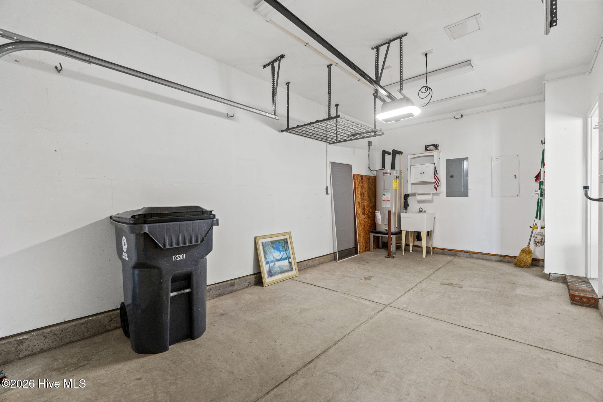 100570340 | Photo 47