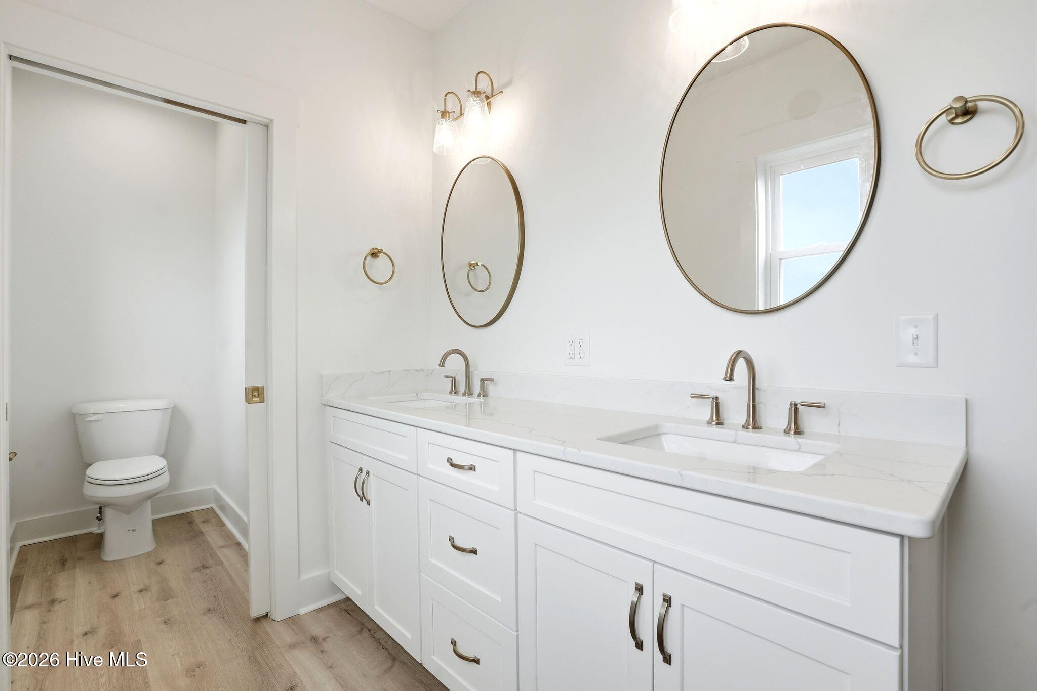 100561284 | Photo 81