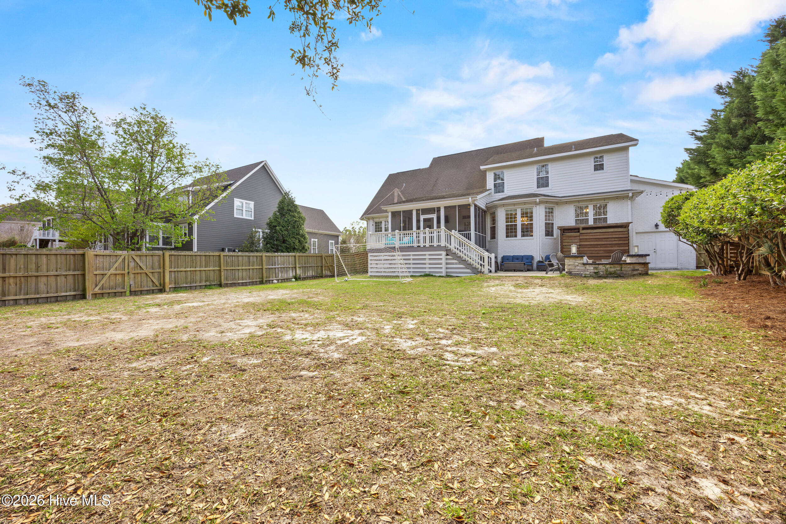 100565771 | Photo 61