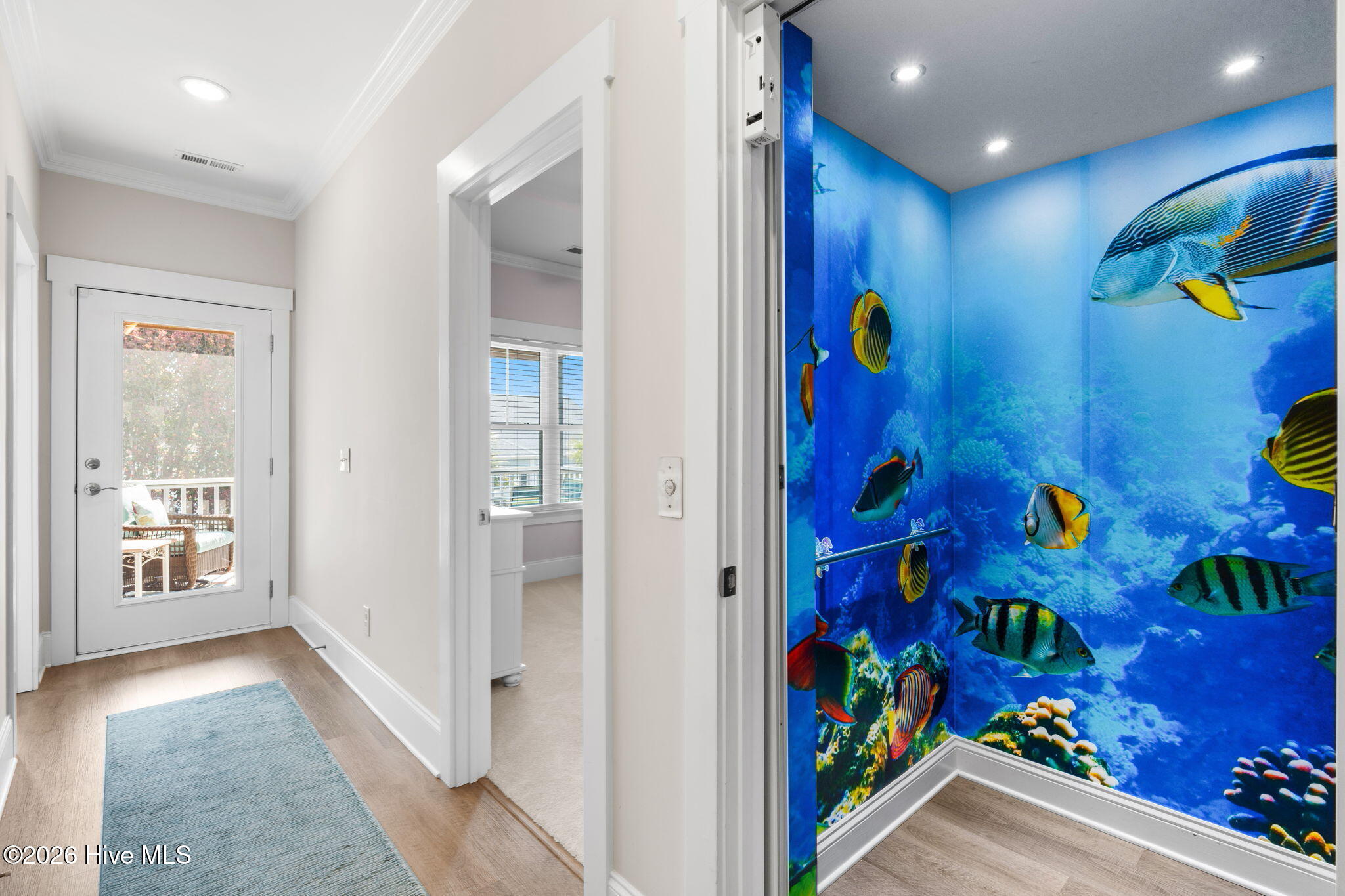 100563118 | Photo 28