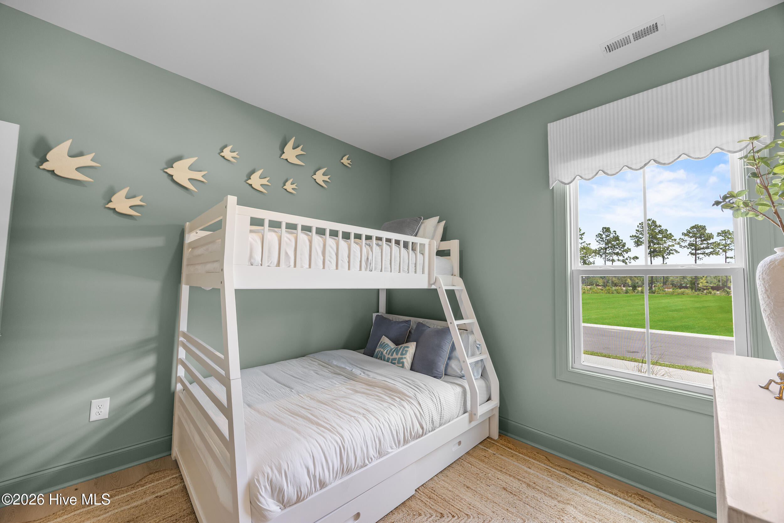 100563619 | Photo 33
