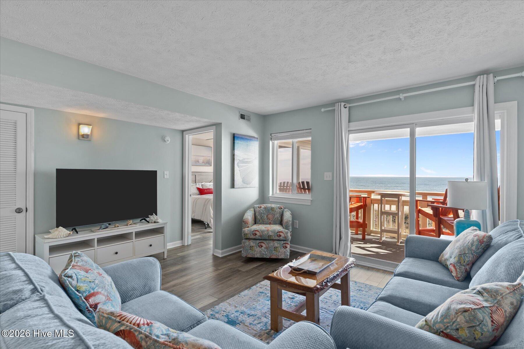 100564383 | Photo 25