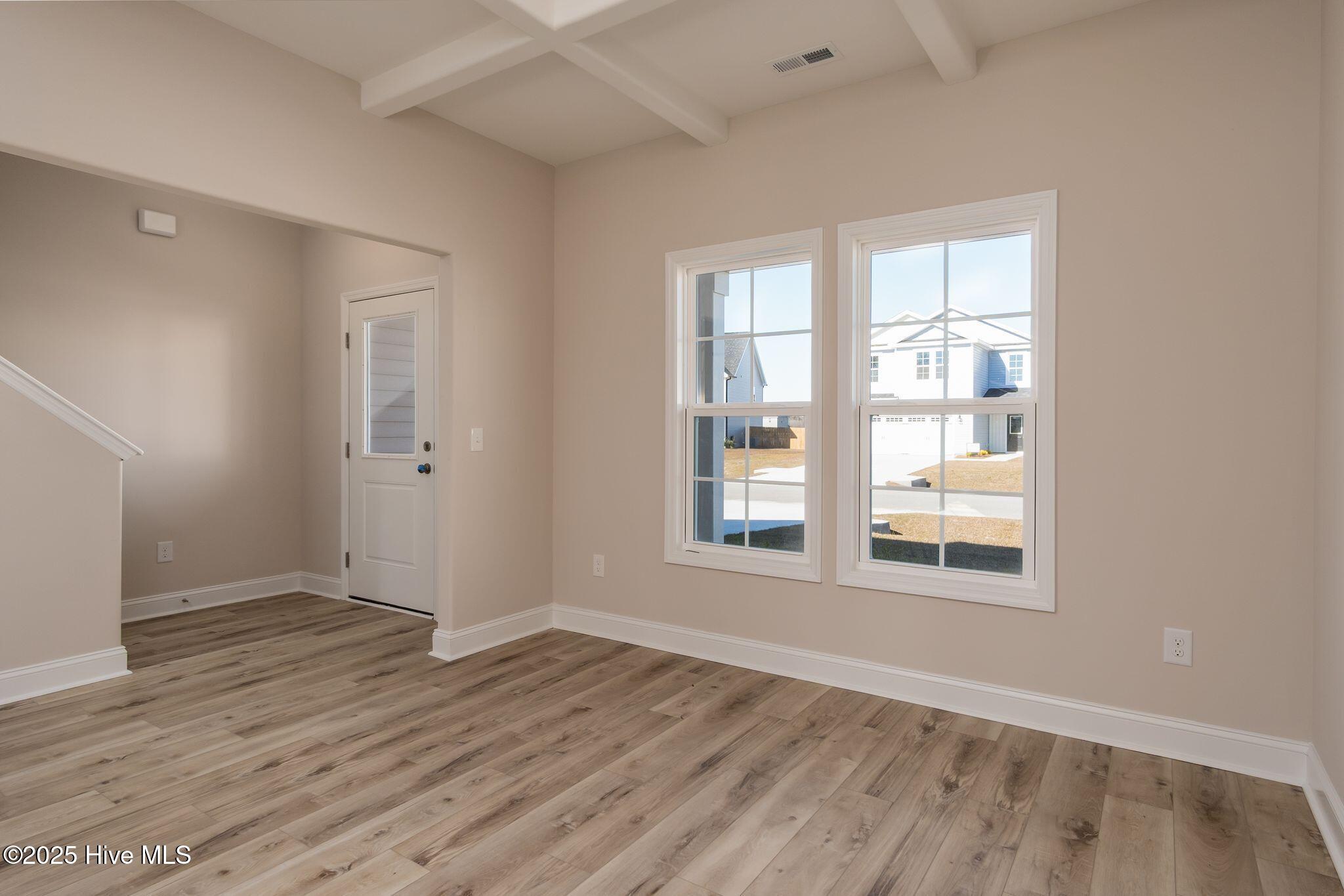 100531004 | Photo 12