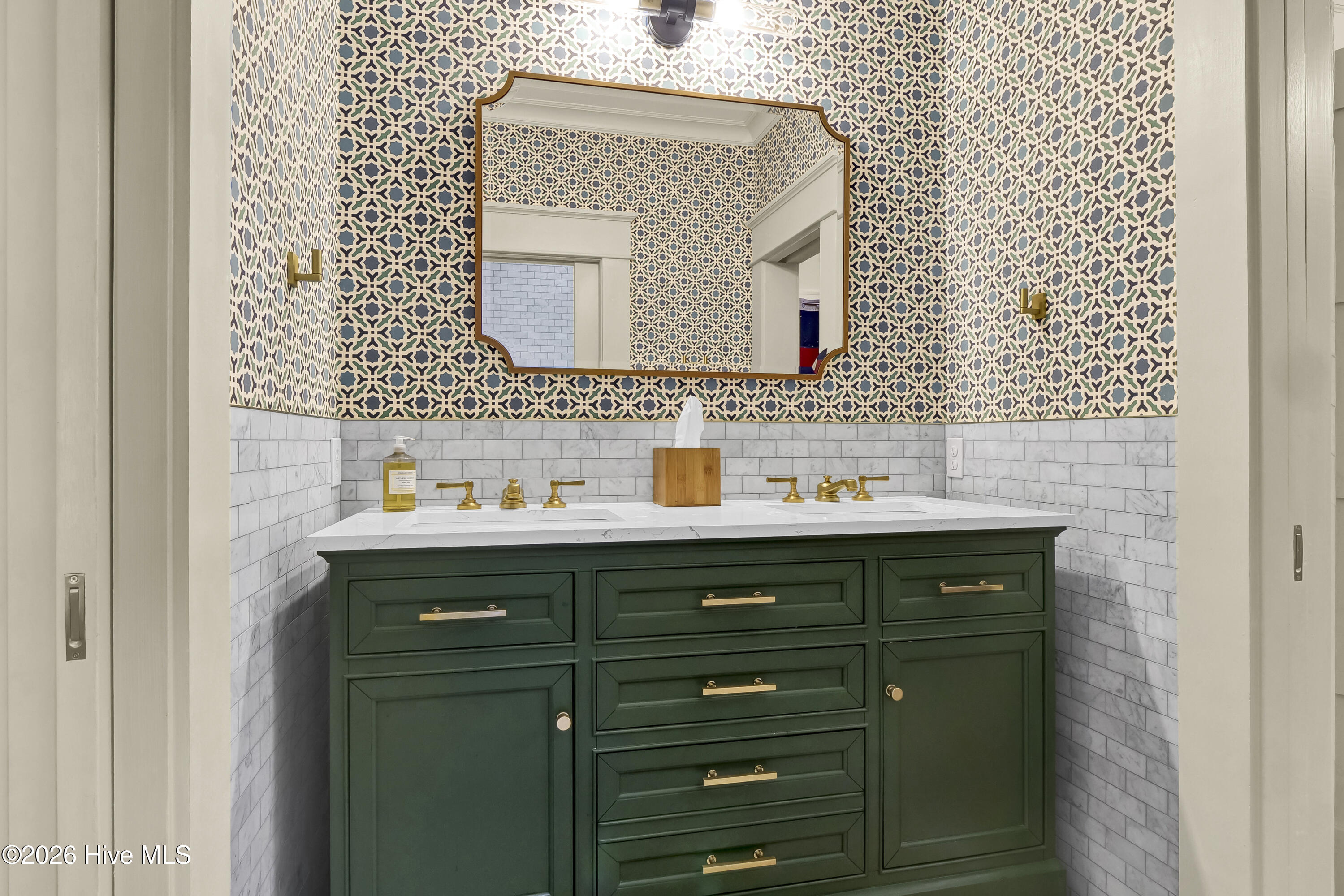 100552686 | Photo 28