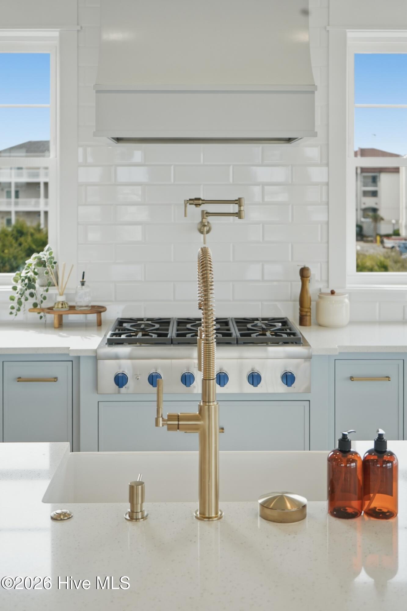 100516070 | Photo 10