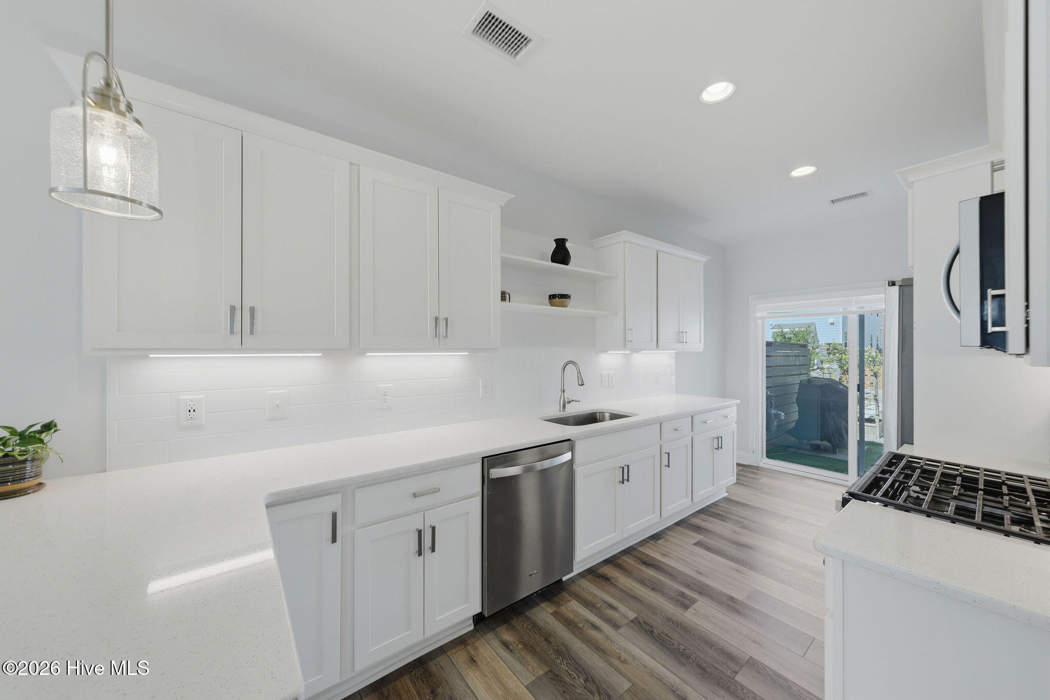 100567666 | Photo 17