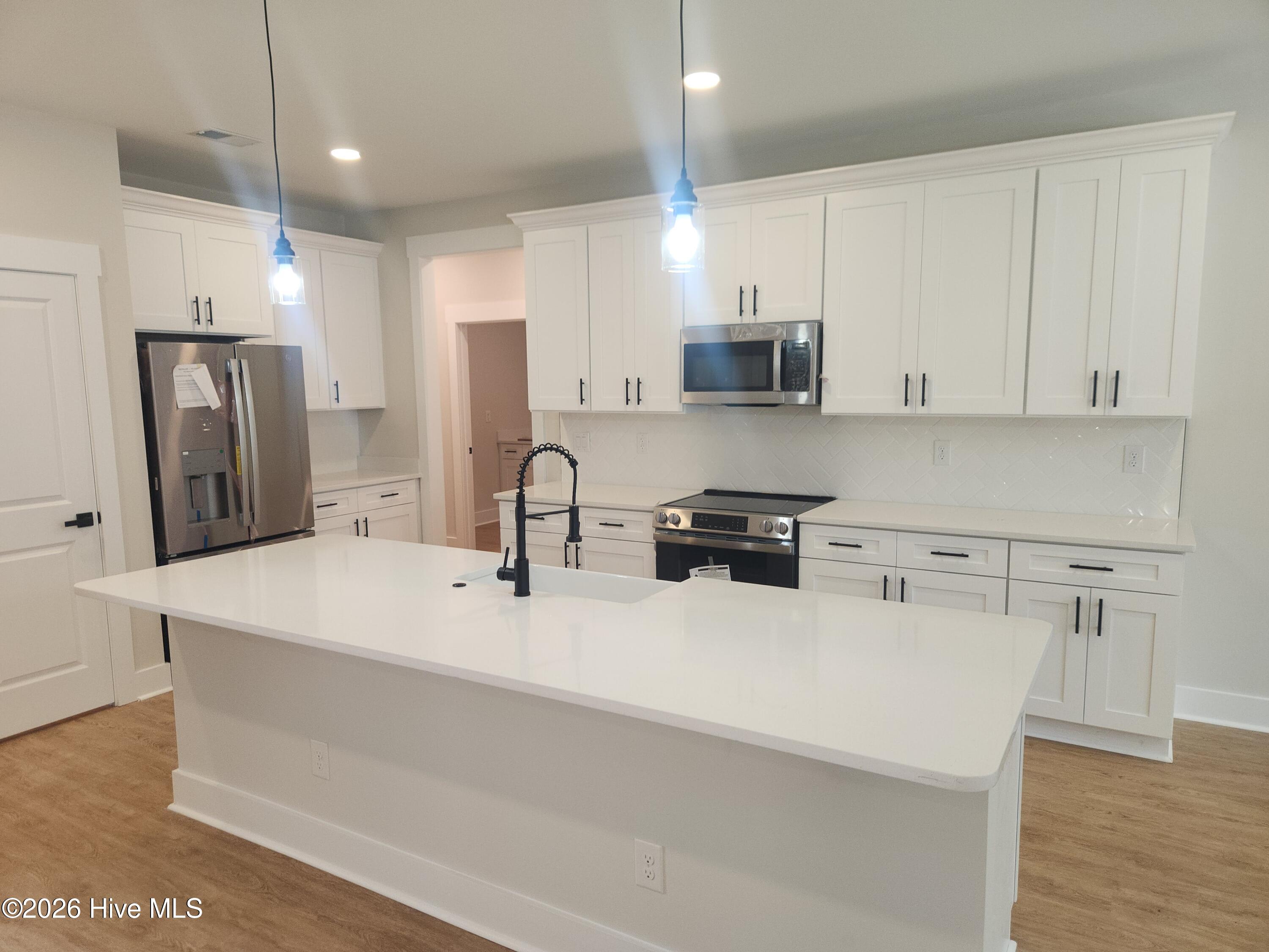 100545899 | Photo 19