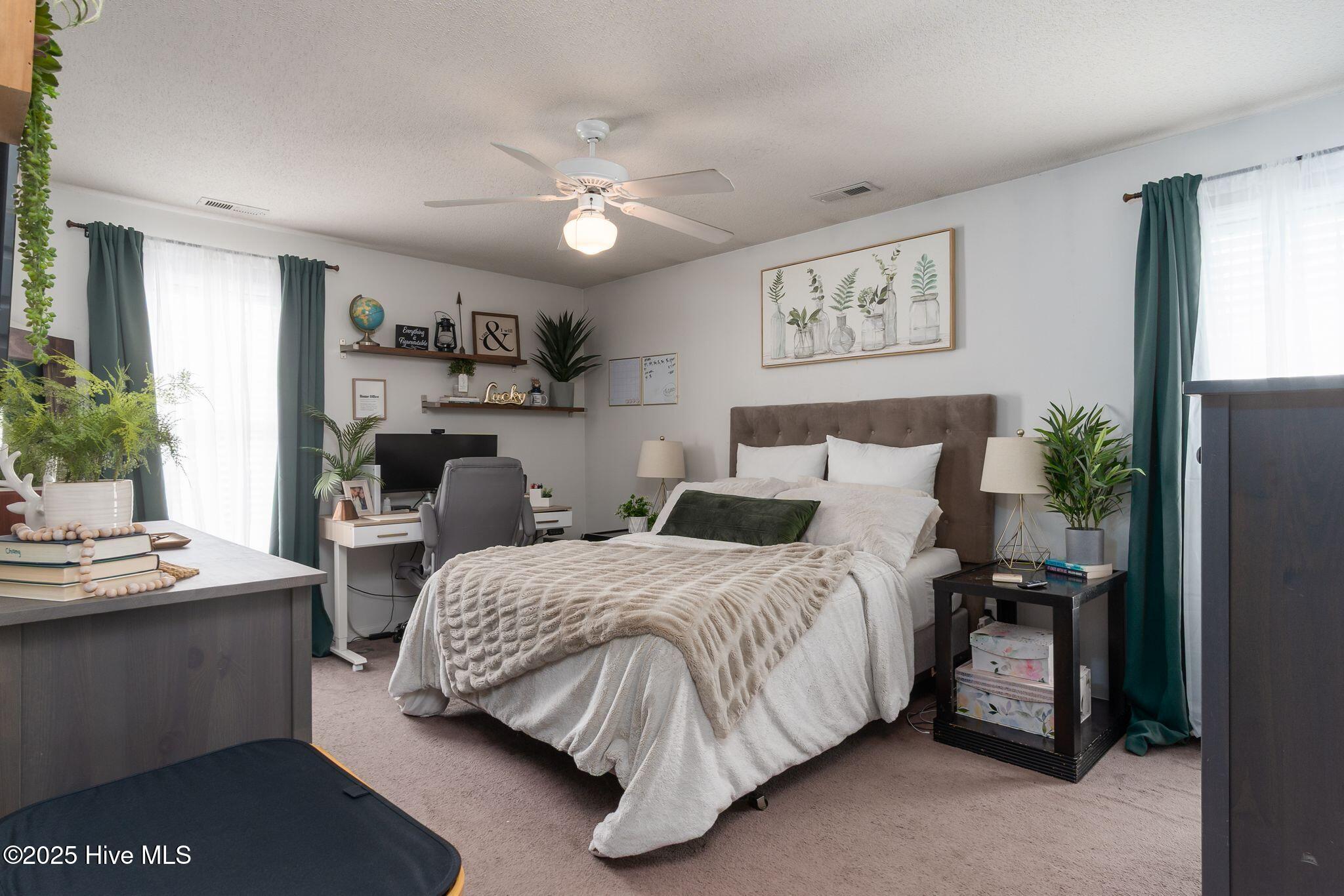 100537602 | Photo 22