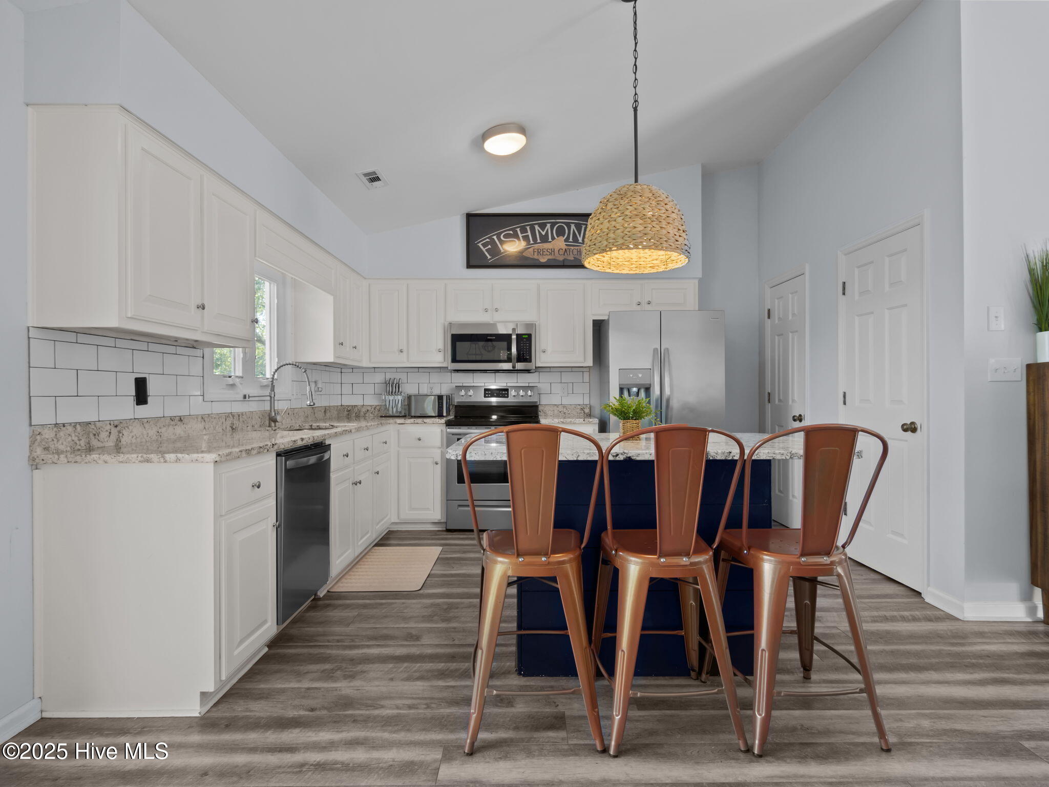 100530598 | Photo 35