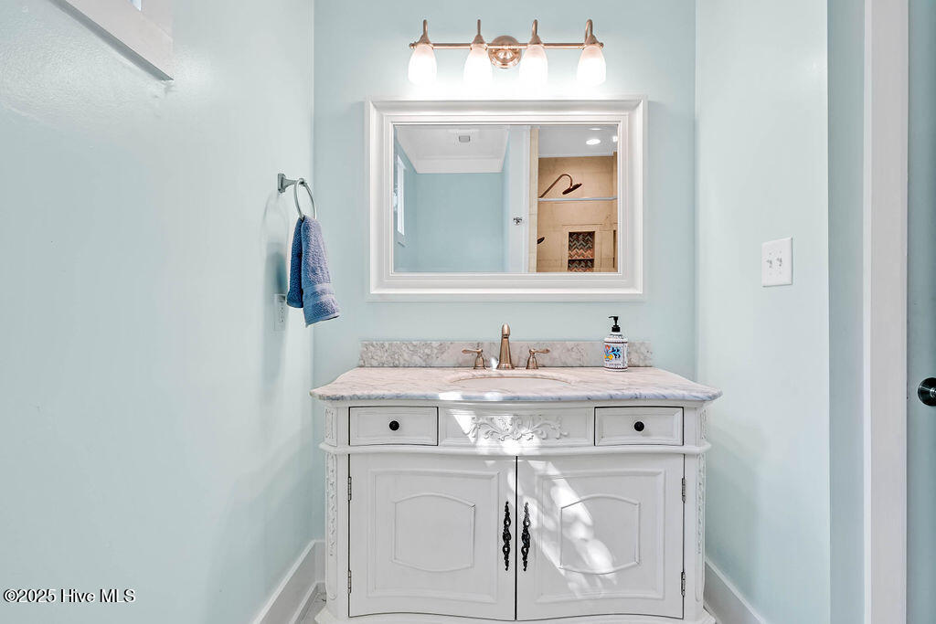 100516737 | Photo 53