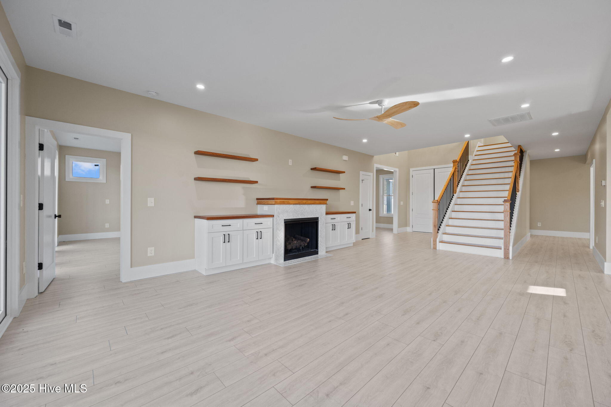 100547090 | Photo 20