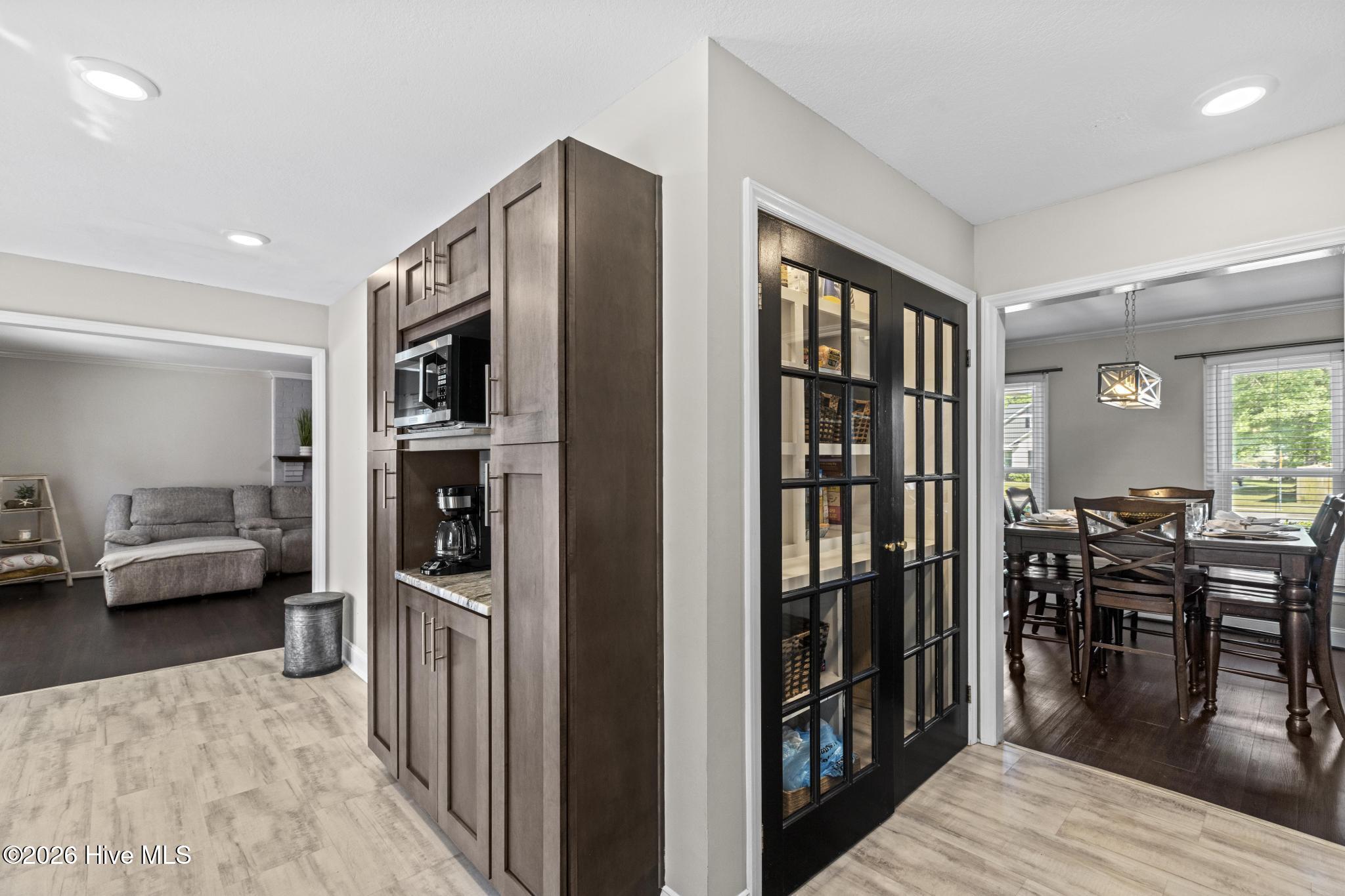 100568439 | Photo 17