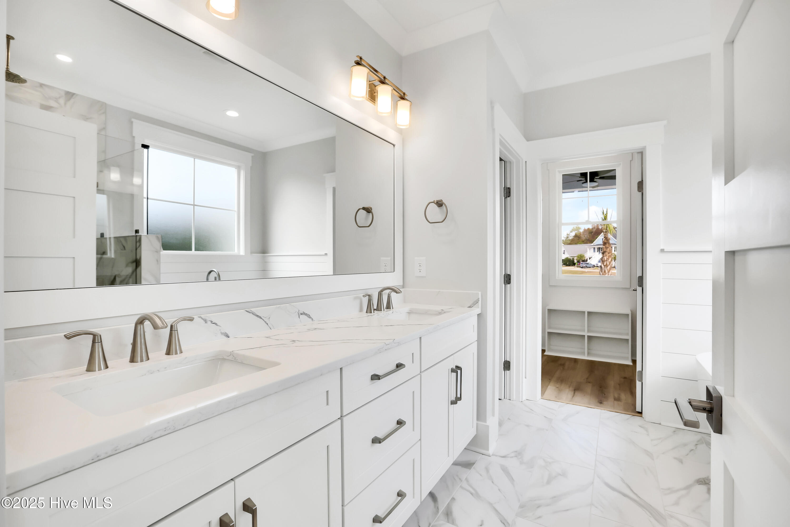 100542712 | Photo 18