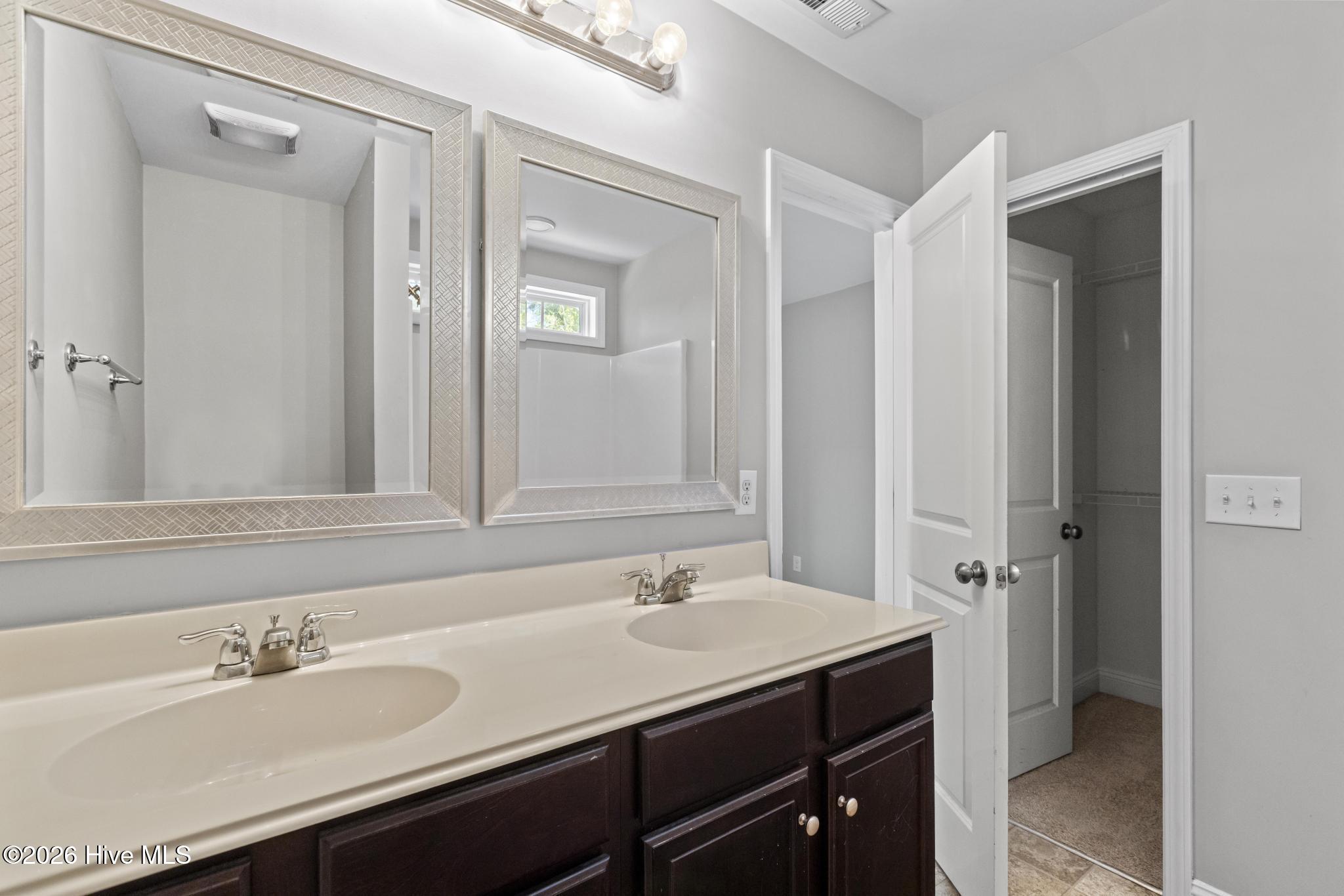 100565553 | Photo 19