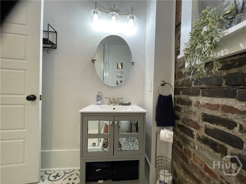 210 E State Street, Savannah, GA, 31401