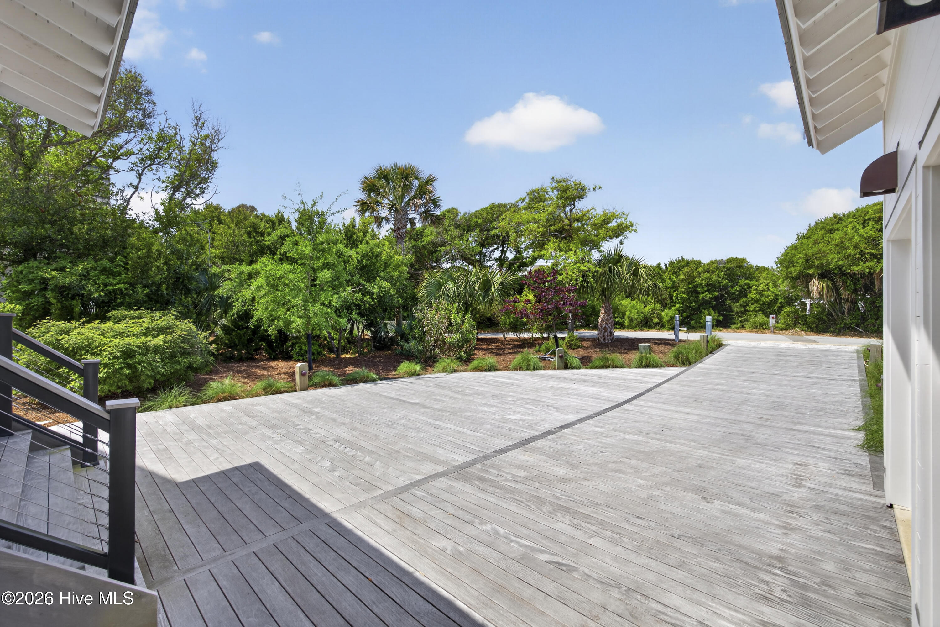 100566186 | Photo 60