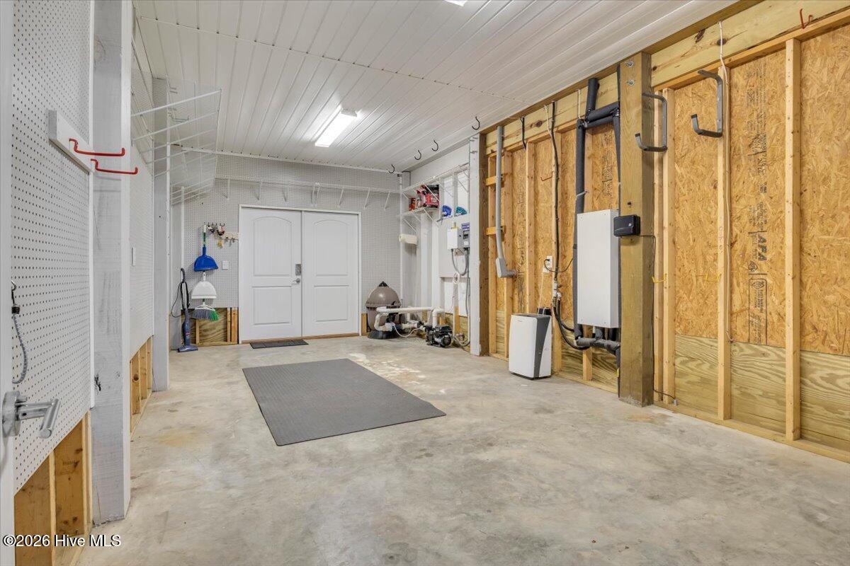 100569217 | Photo 51