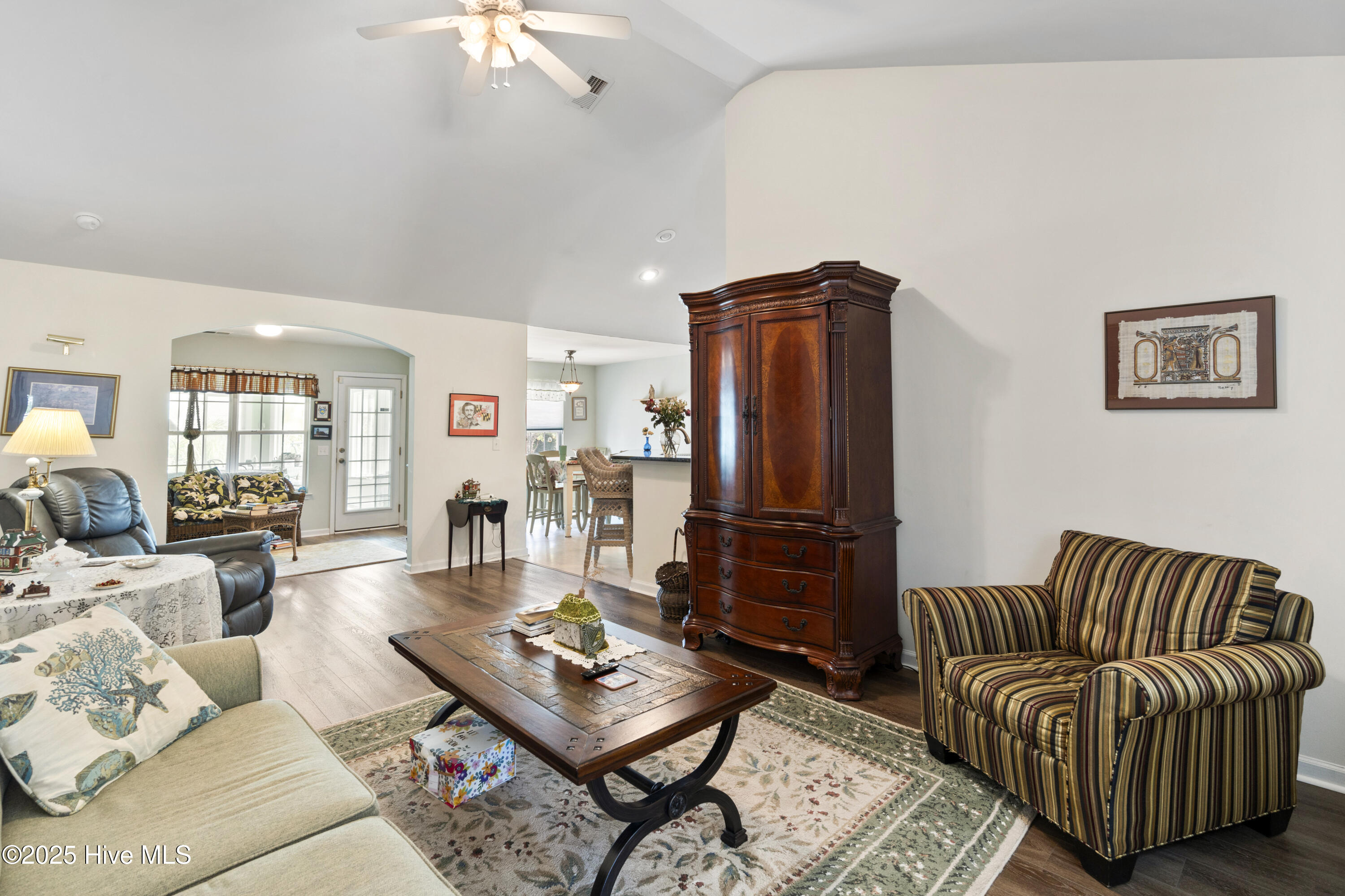 100521862 | Photo 15