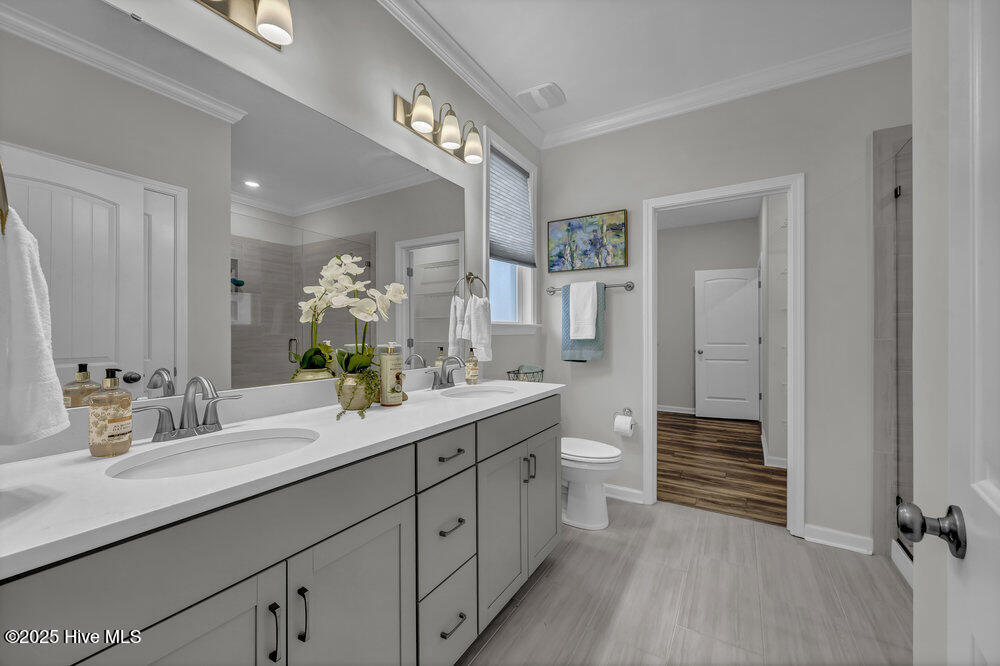 100517881 | Photo 15