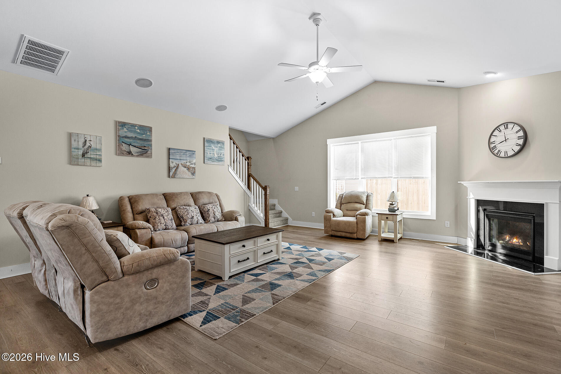 100550596 | Photo 10