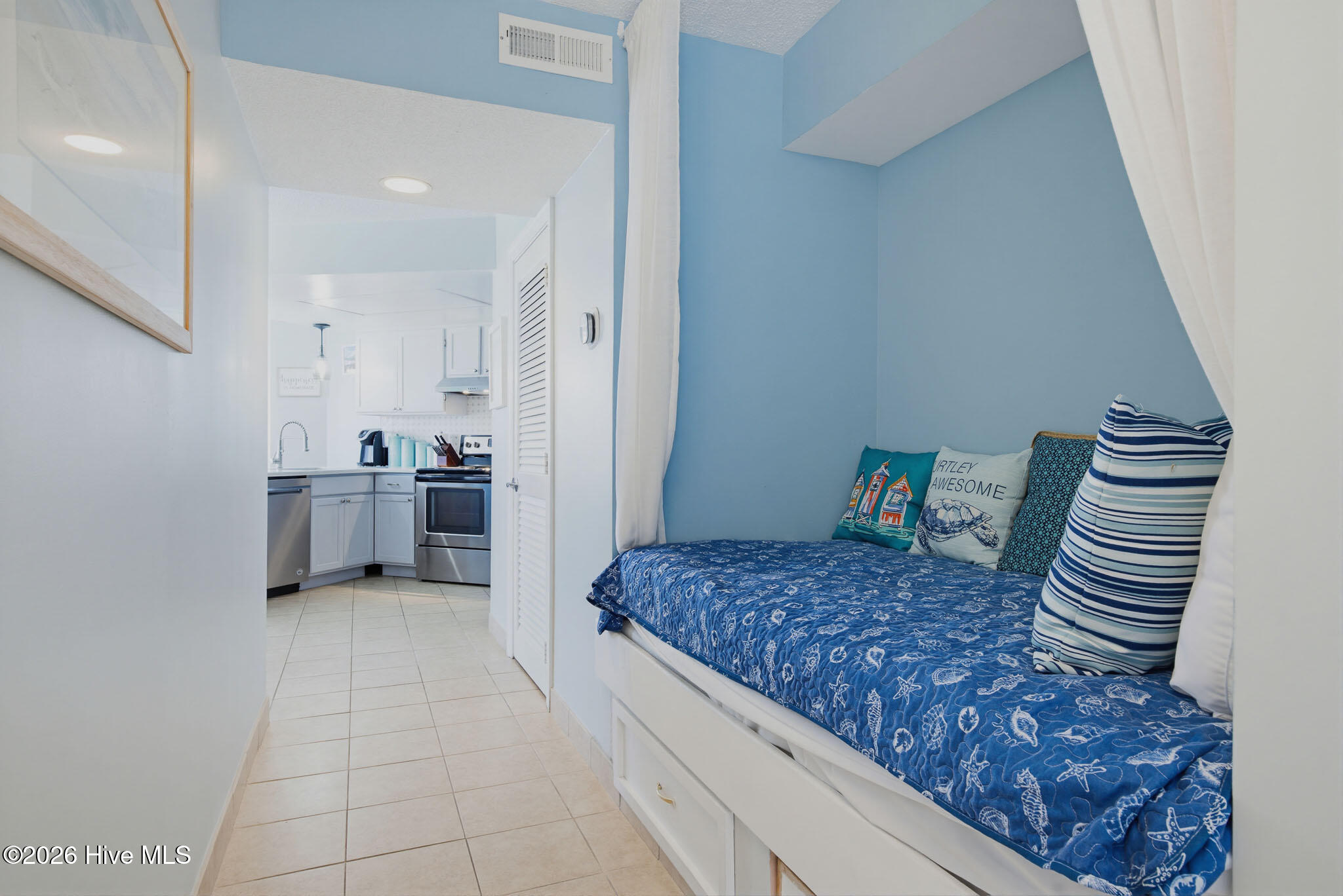 100569800 | Photo 23