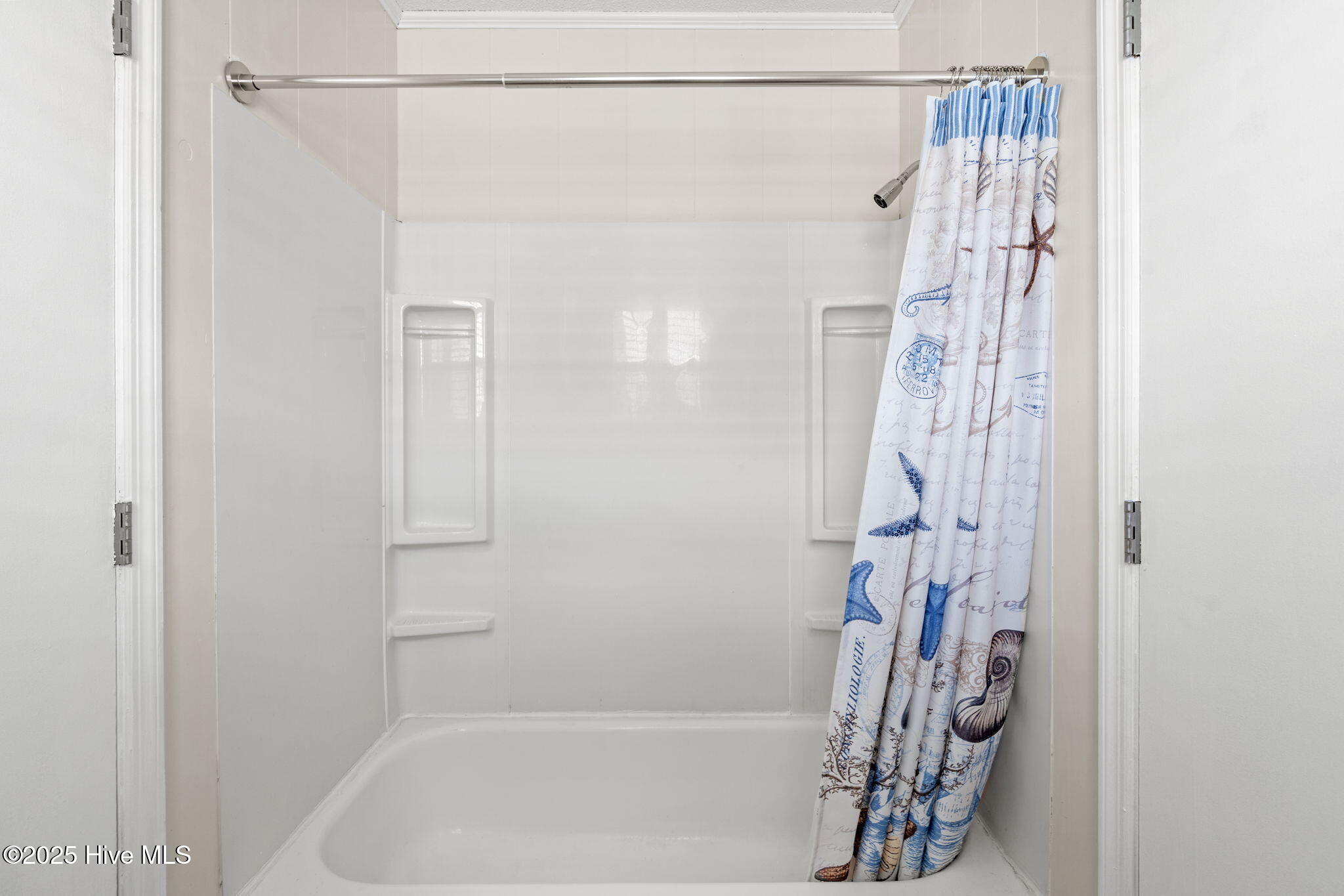 Tub/shower combination