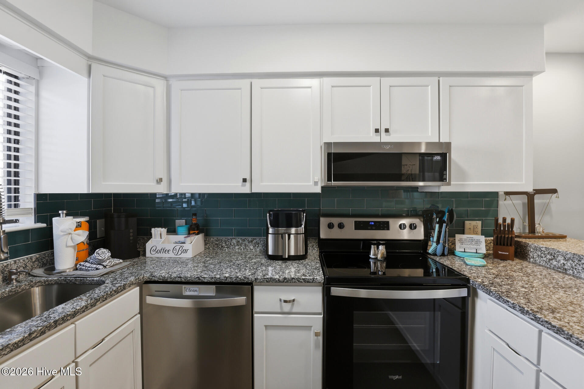 100563328 | Photo 10