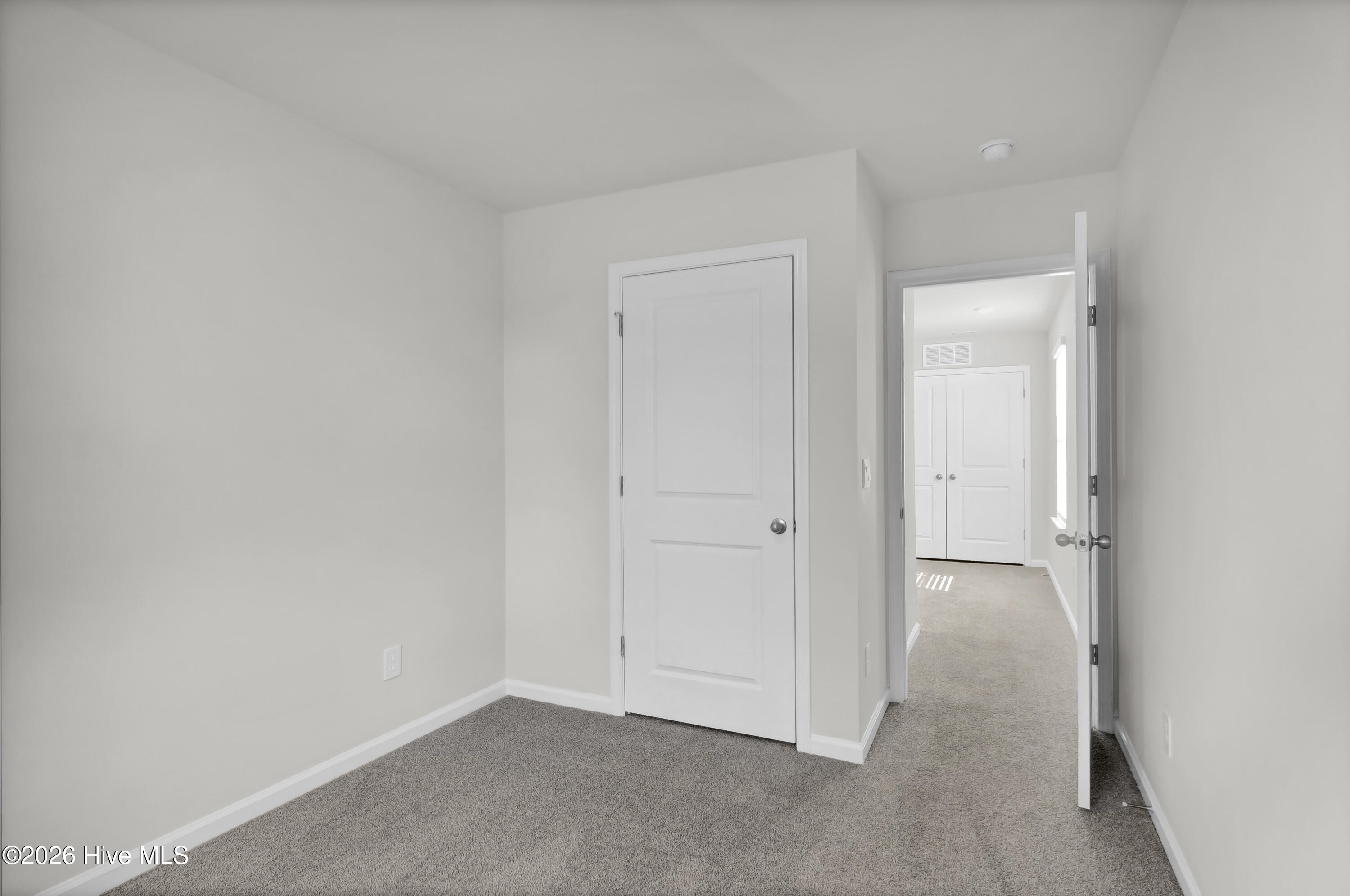 100569418 | Photo 25